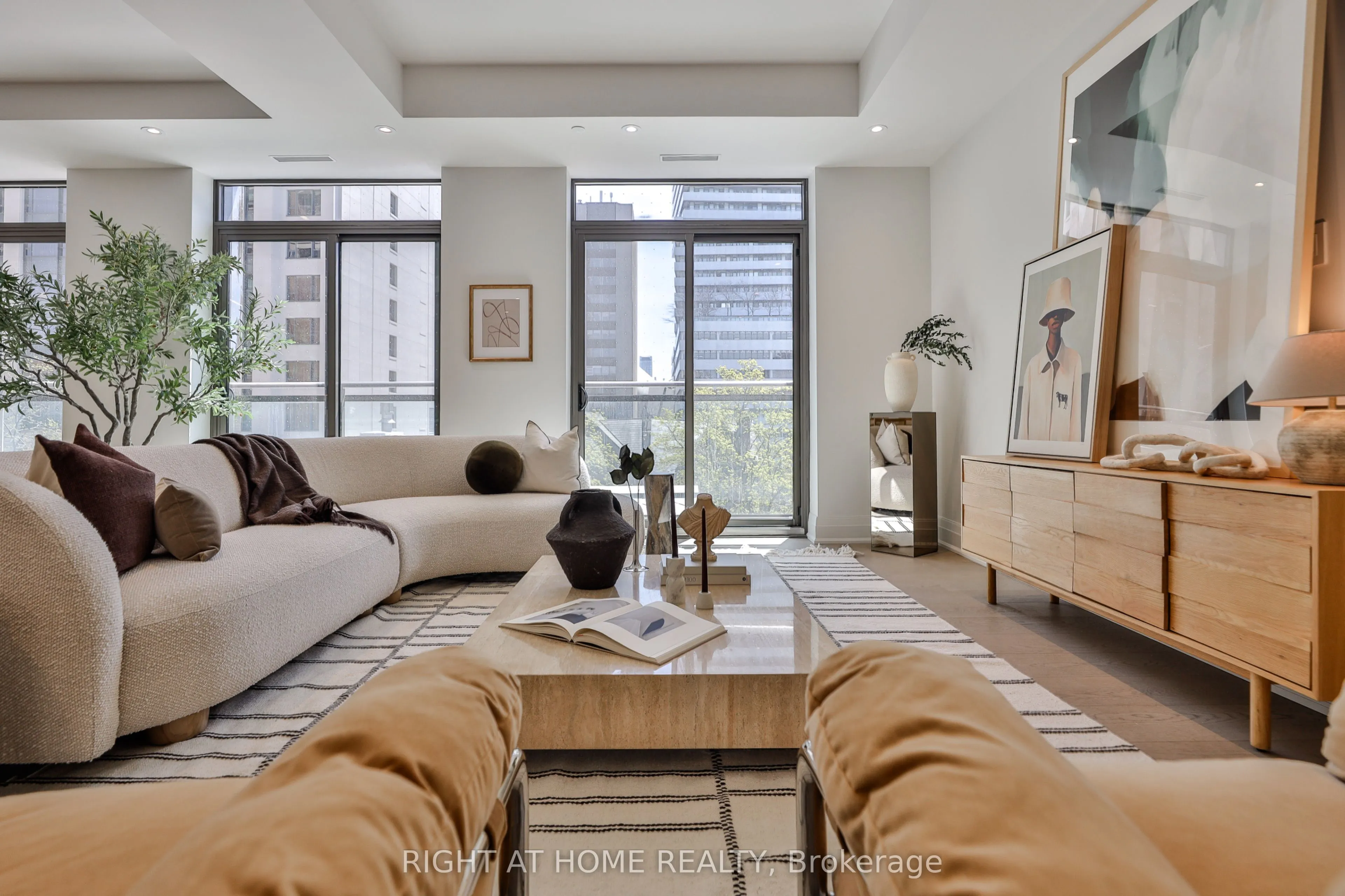 10 Prince Arthur Avenue #404