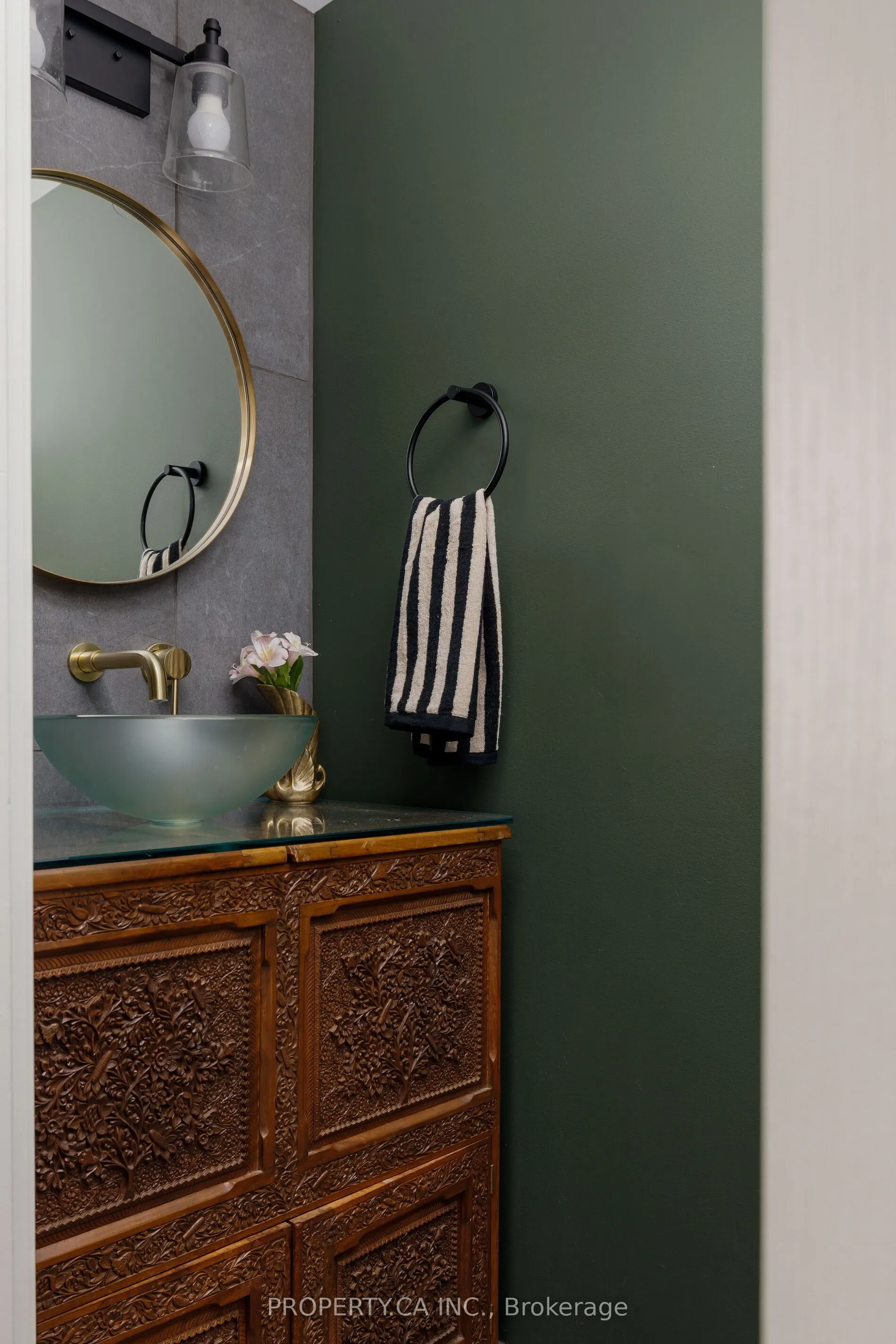 12 Sudbury Street #819
