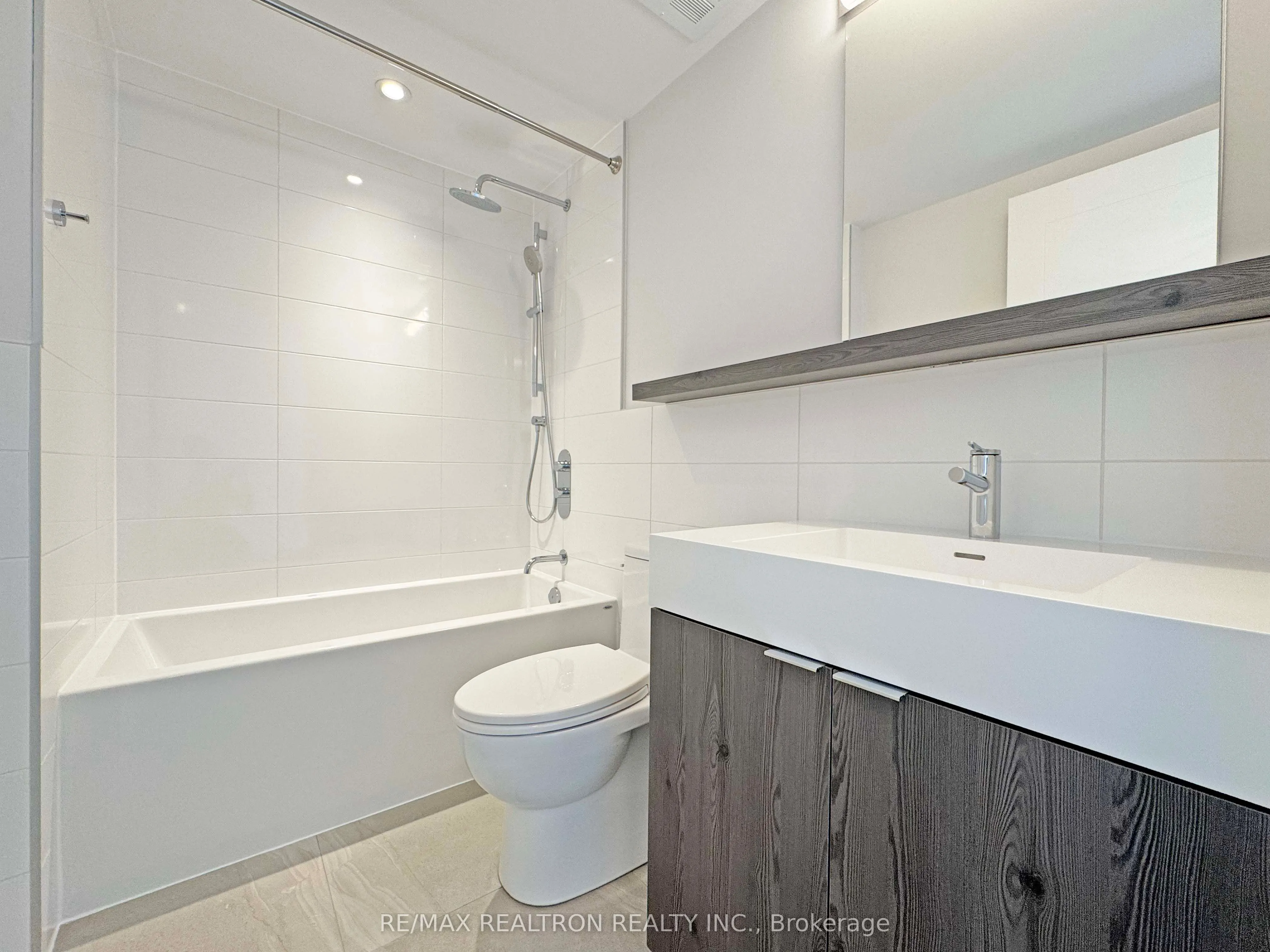 664 Spadina Avenue #1001