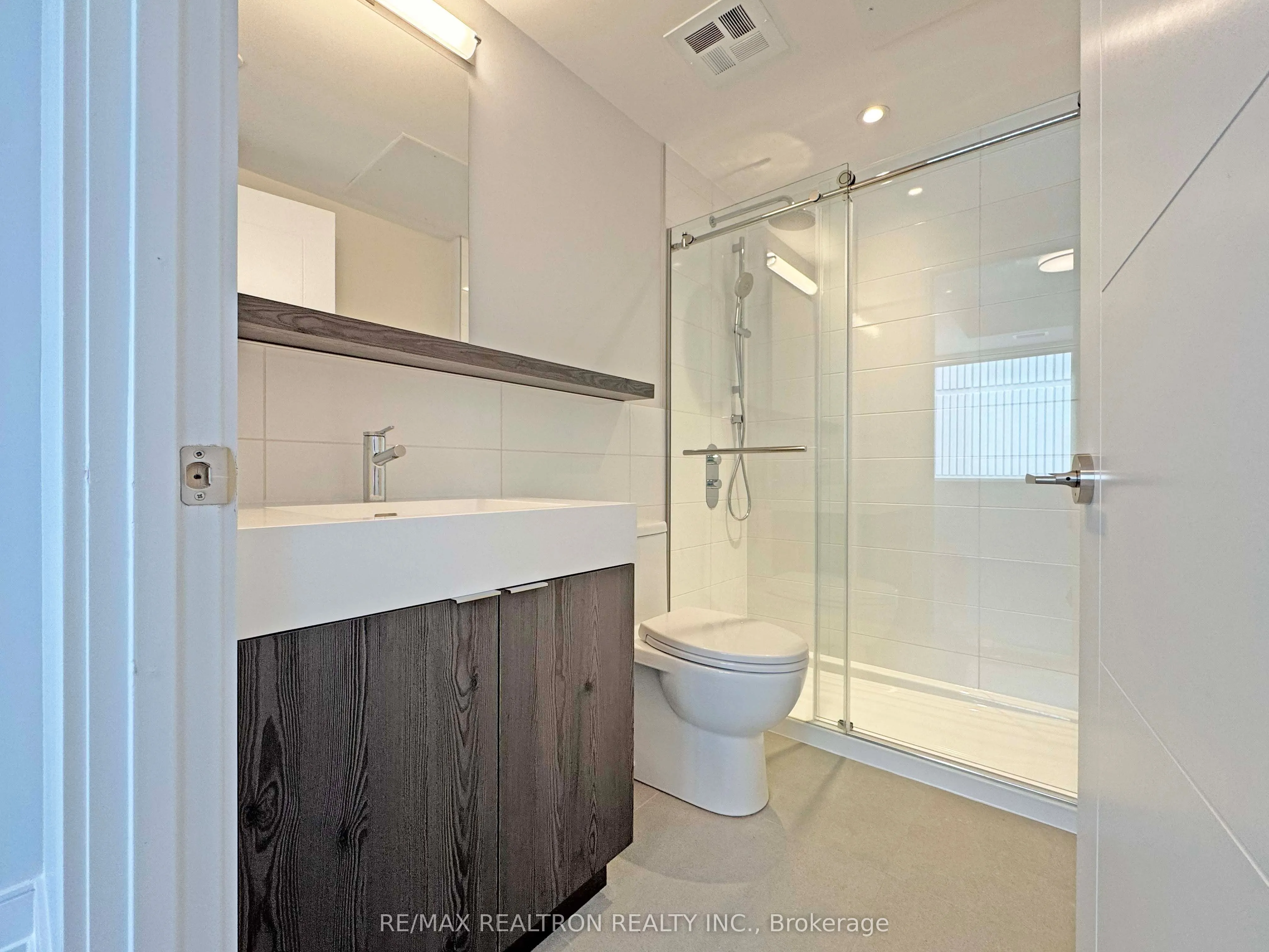 664 Spadina Avenue #1001