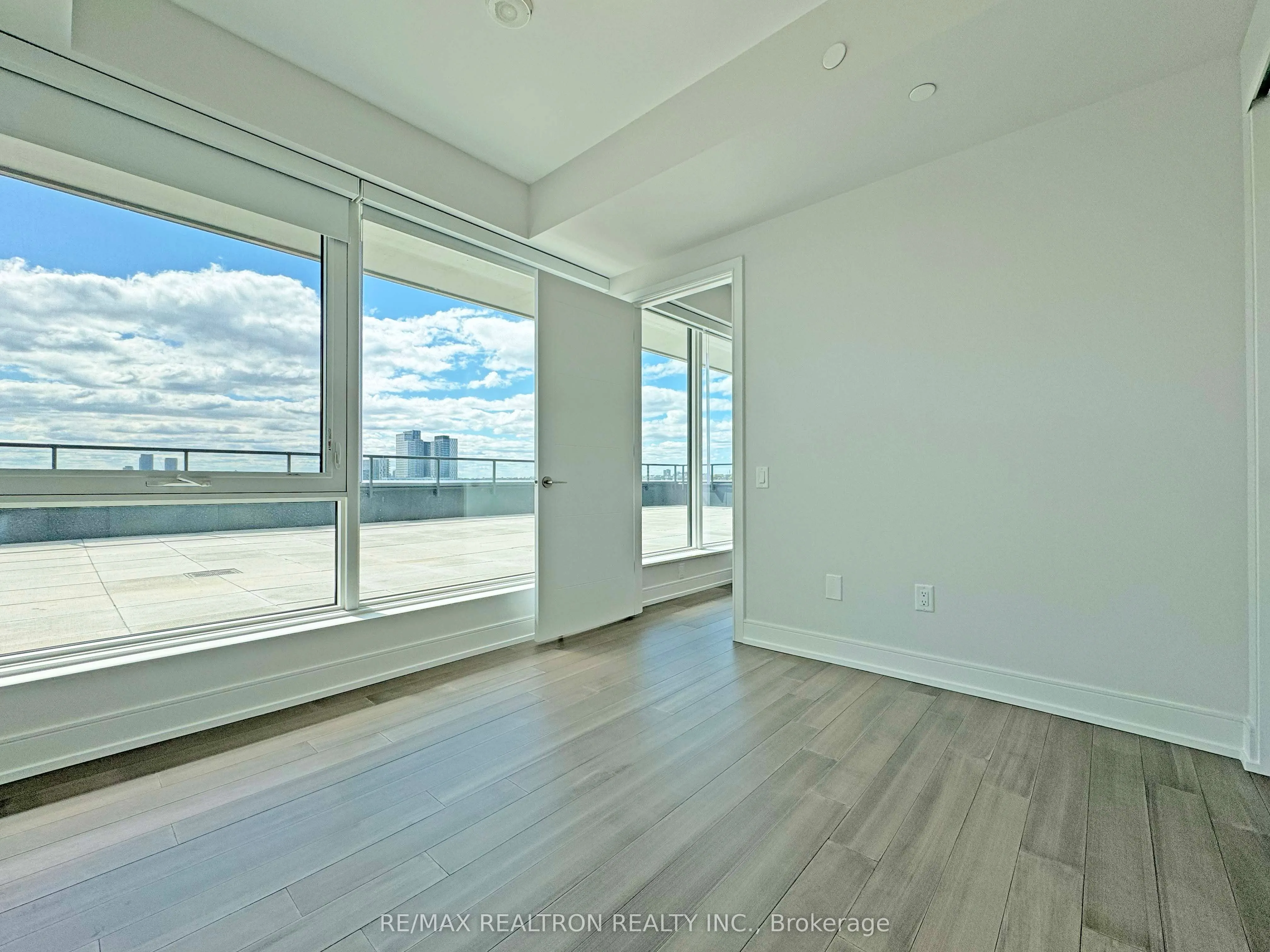 664 Spadina Avenue #1001