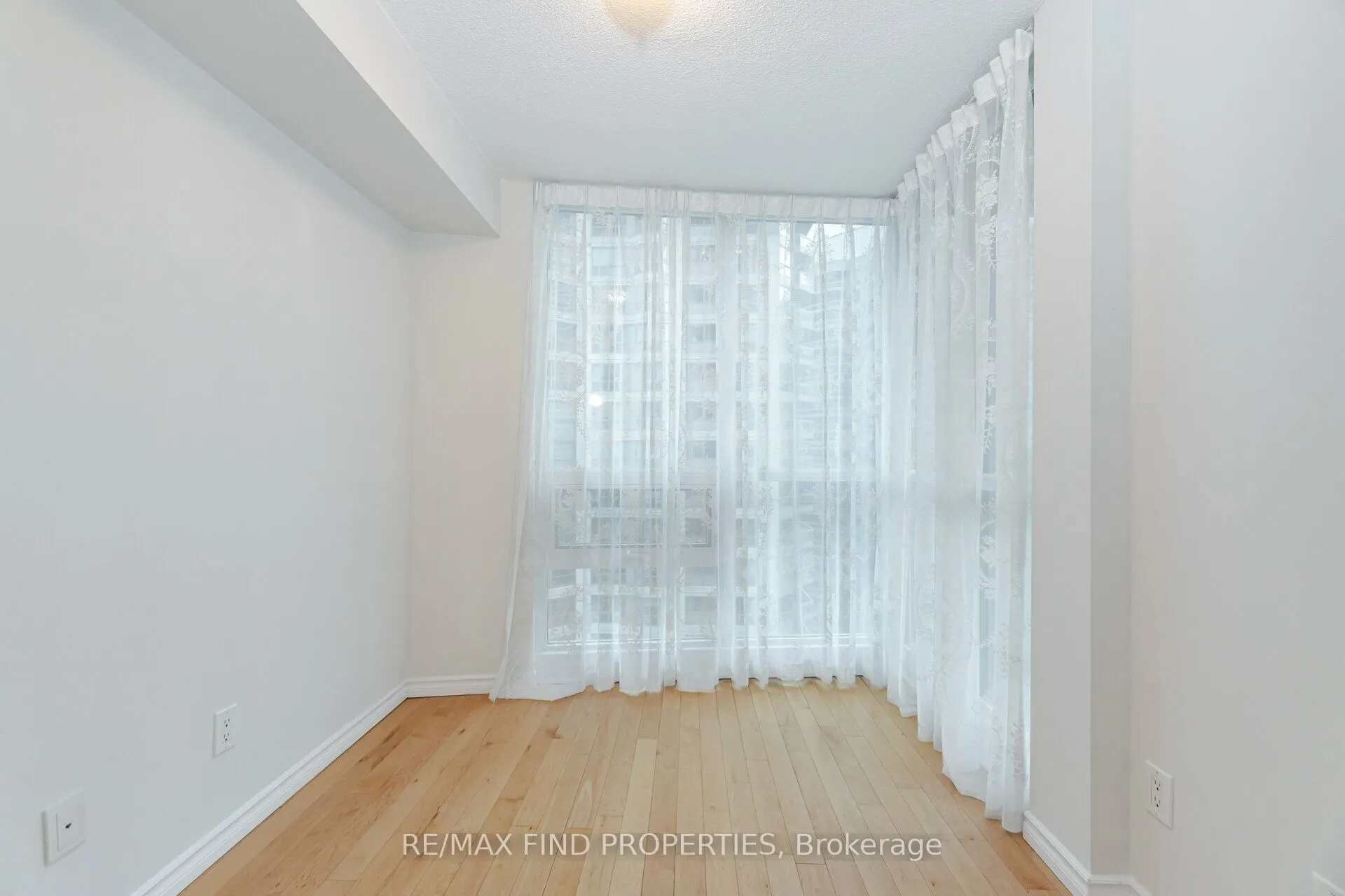 12 Yonge Street #1505