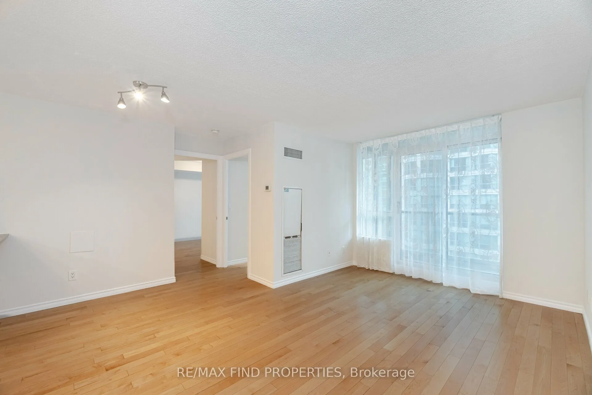 12 Yonge Street #1505