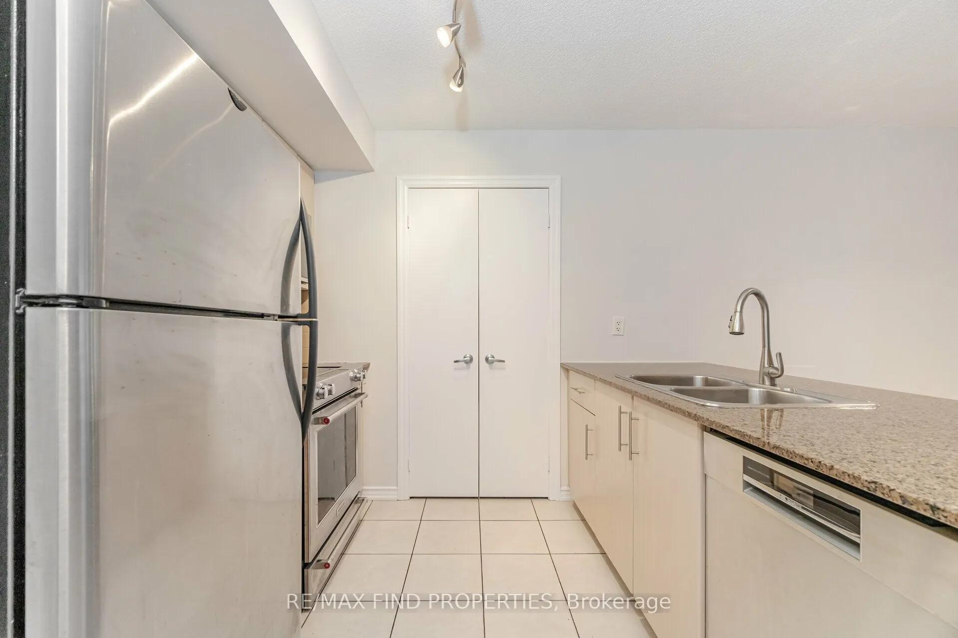 12 Yonge Street #1505