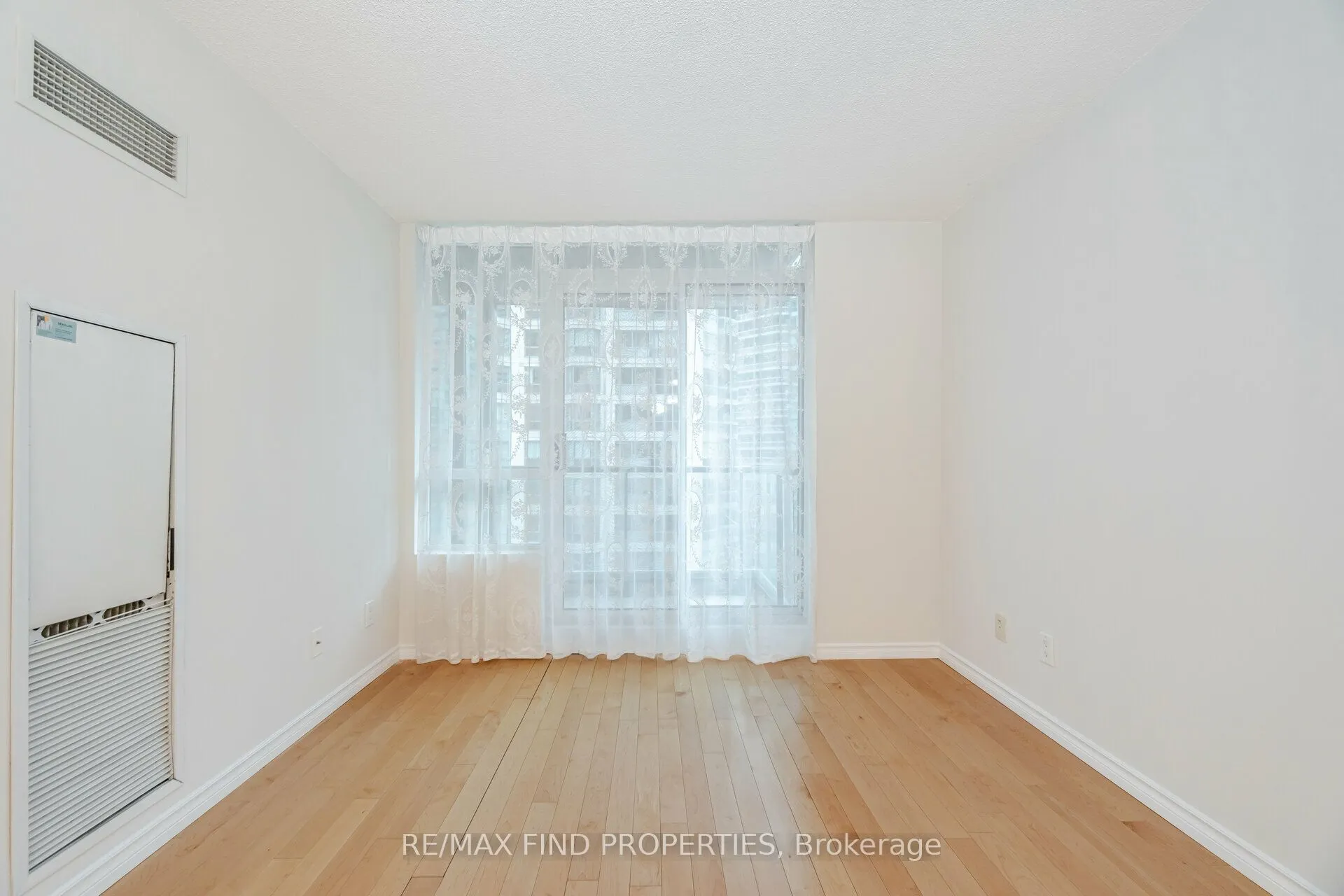 12 Yonge Street #1505