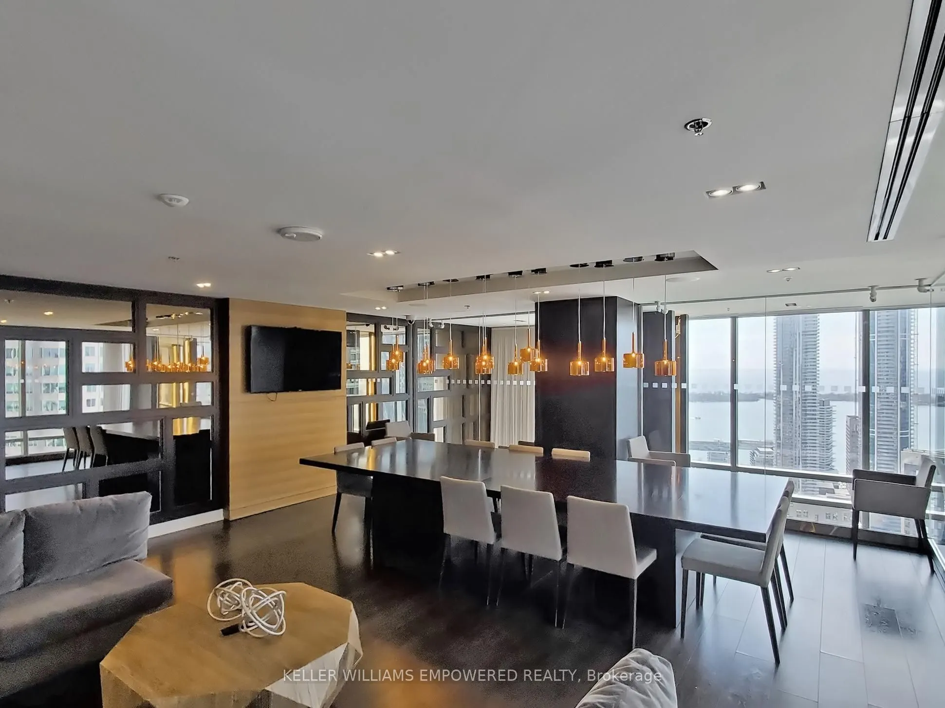 88 Scott Street #307