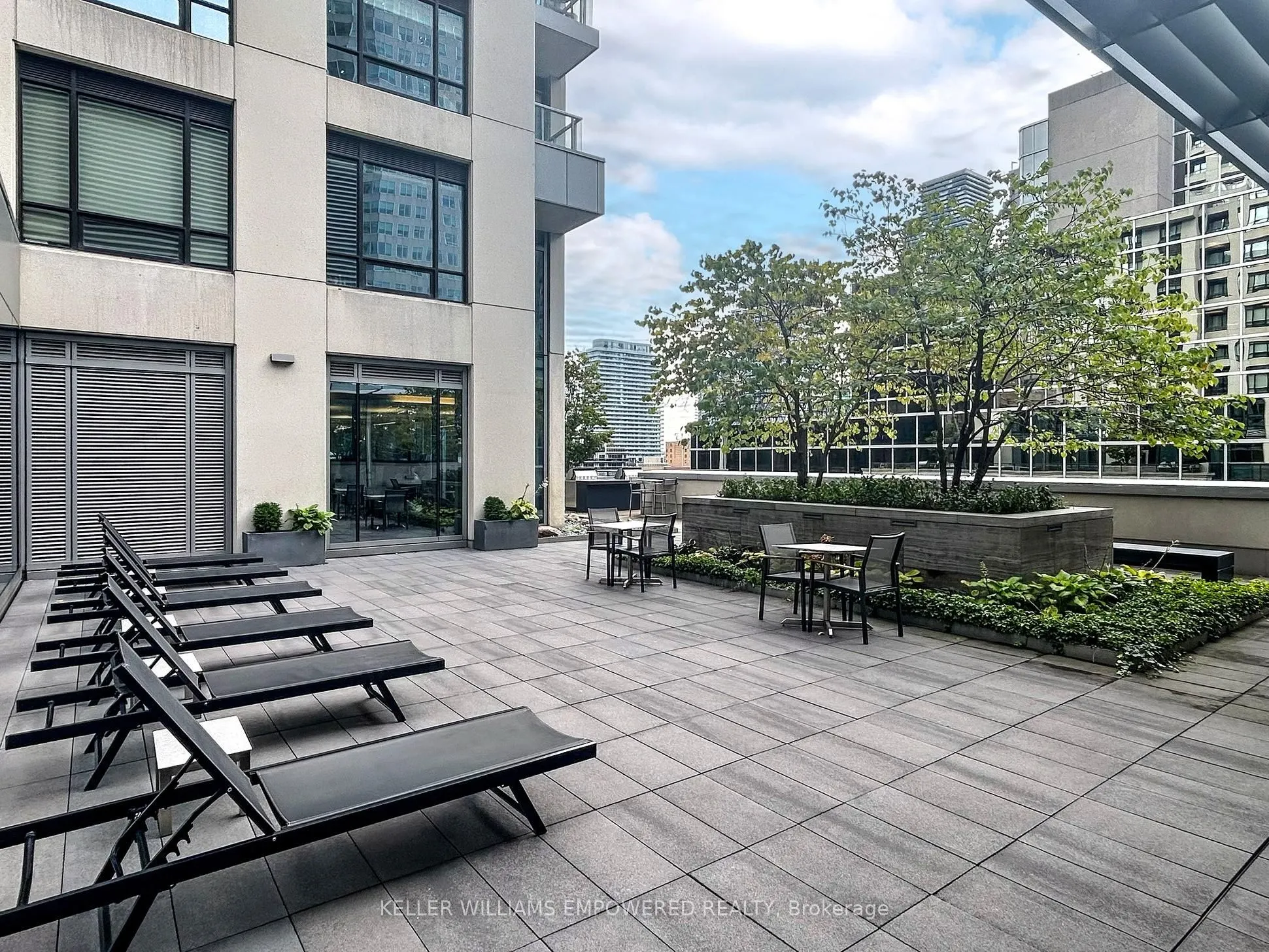 88 Scott Street #307