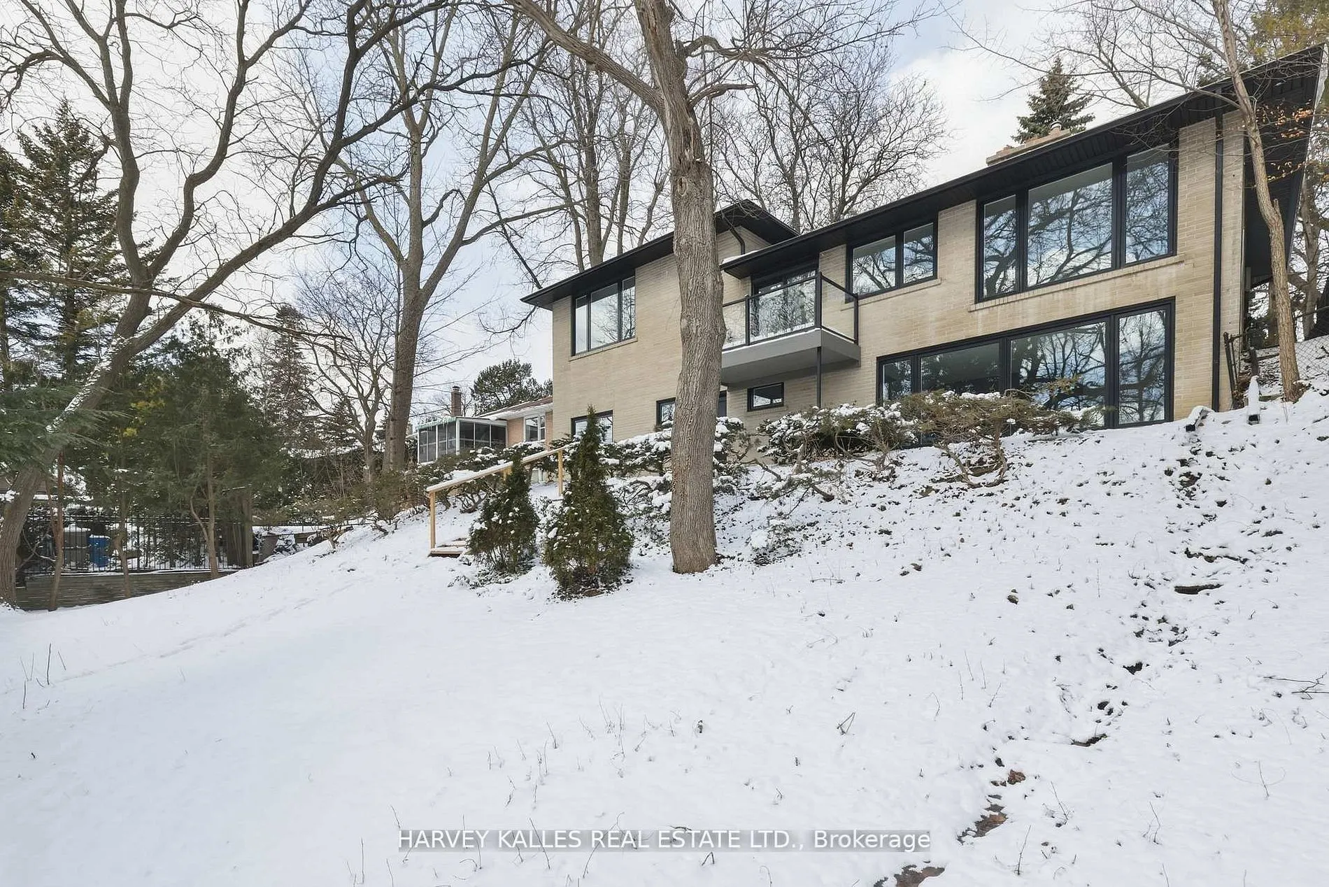 537 Blythwood Road