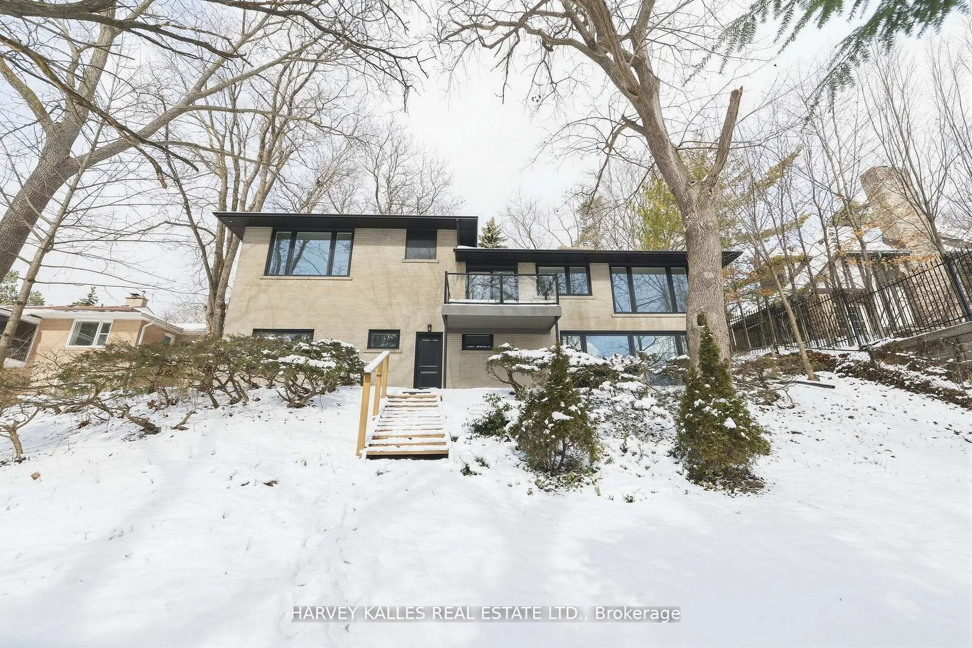 537 Blythwood Road