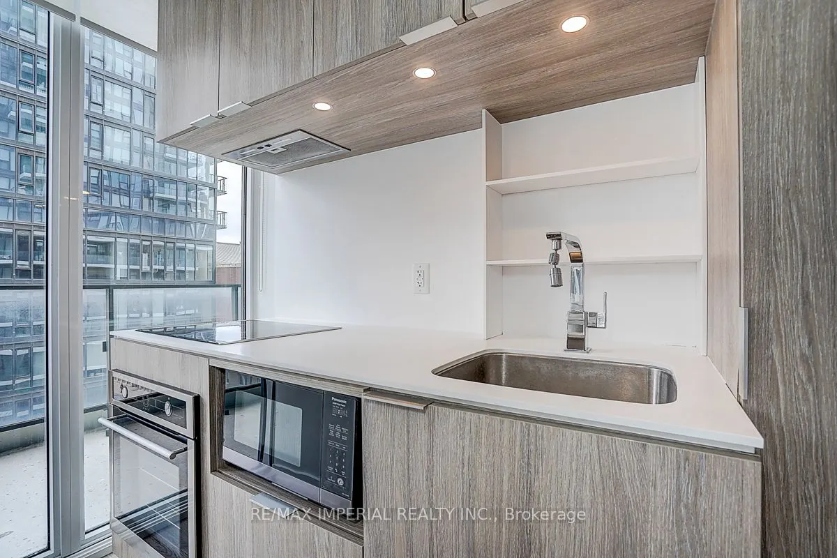 77 Shuter Street #710
