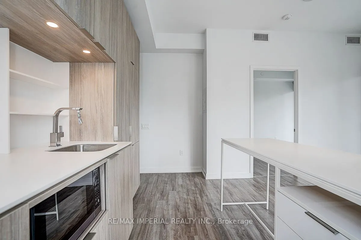 77 Shuter Street #710
