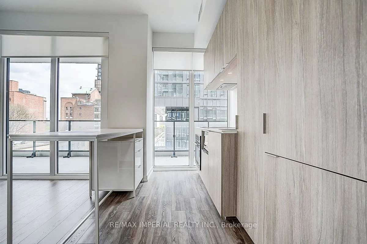 77 Shuter Street #710