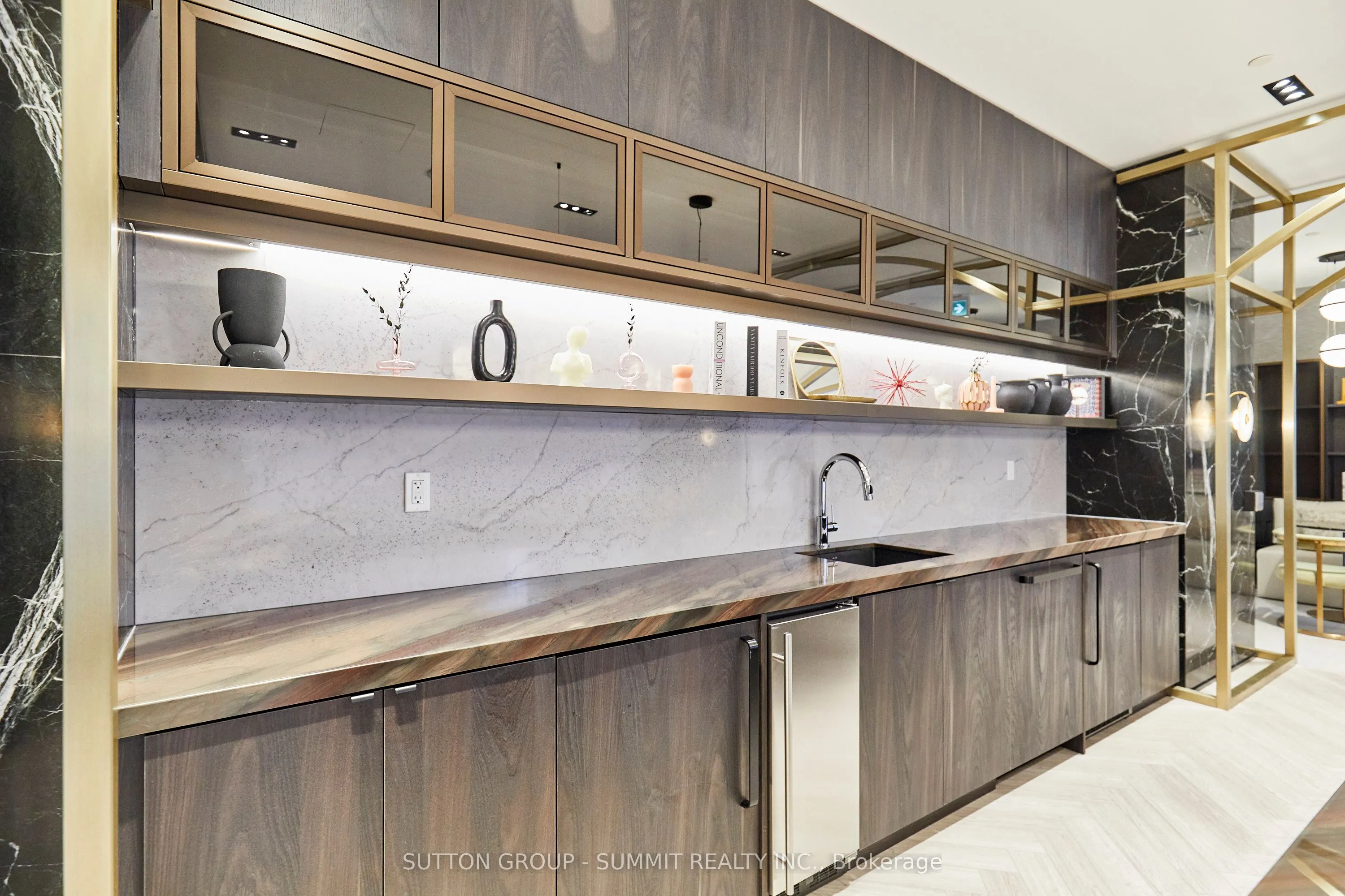 771 YONGE Street #2501