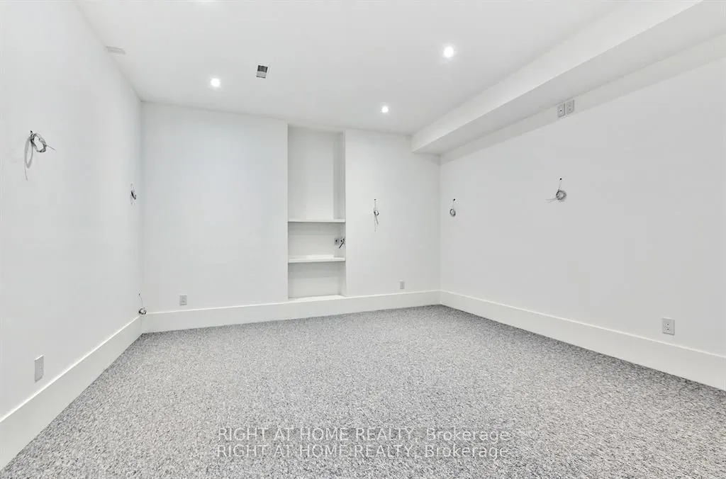 27 Hurlingham Crescent