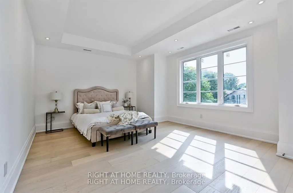 27 Hurlingham Crescent