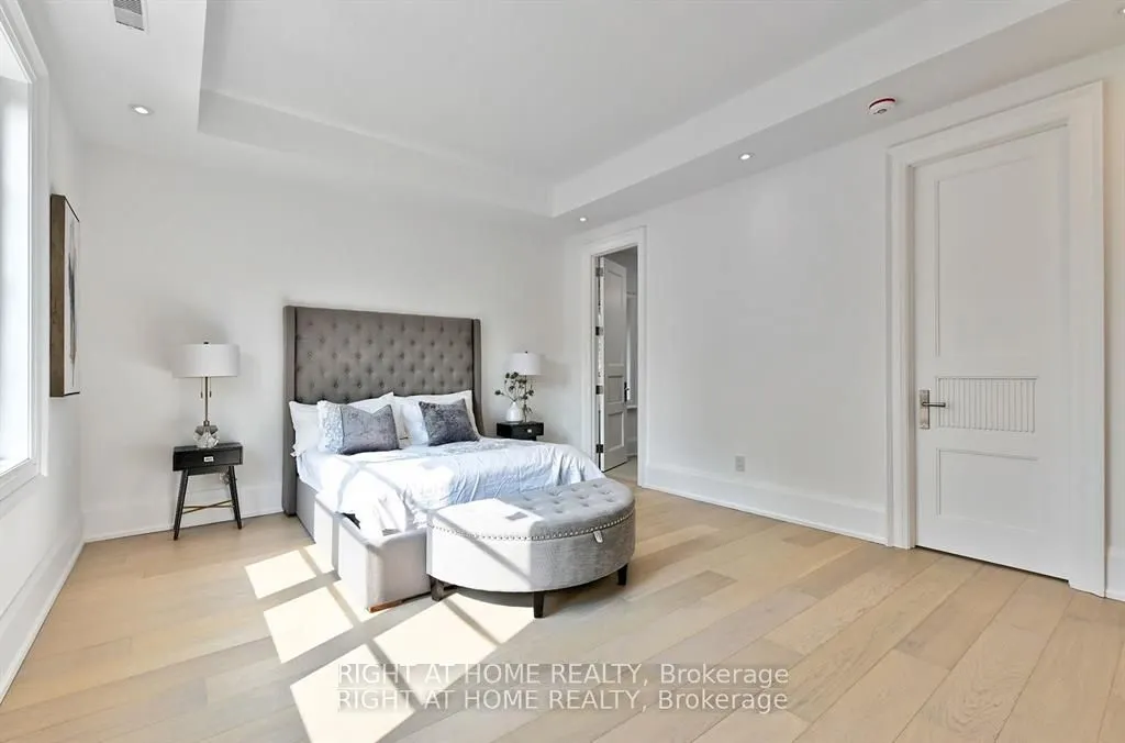 27 Hurlingham Crescent