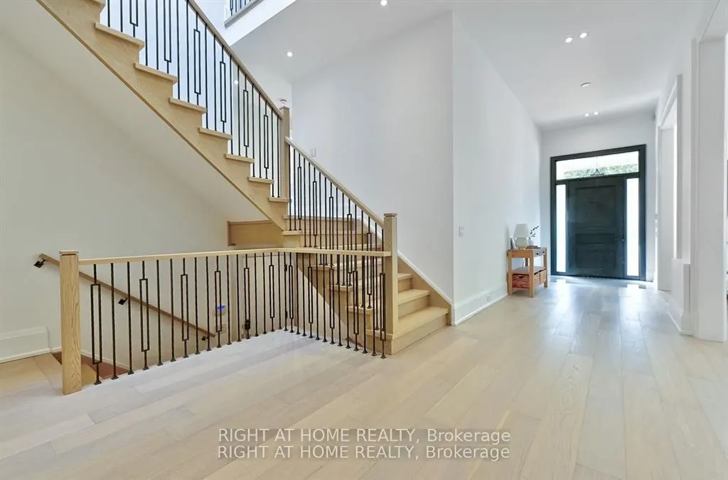 27 Hurlingham Crescent