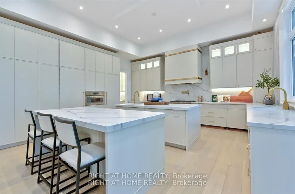 27 Hurlingham Crescent
