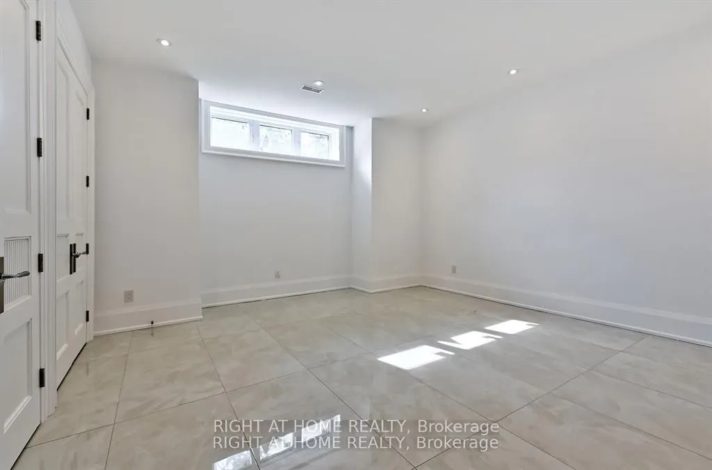 27 Hurlingham Crescent