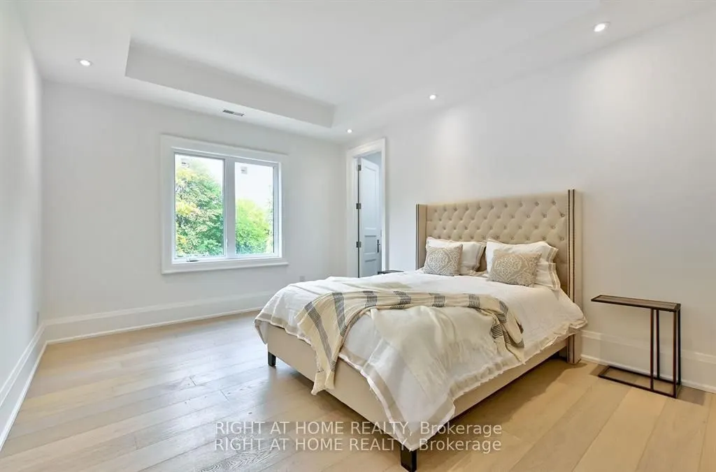 27 Hurlingham Crescent