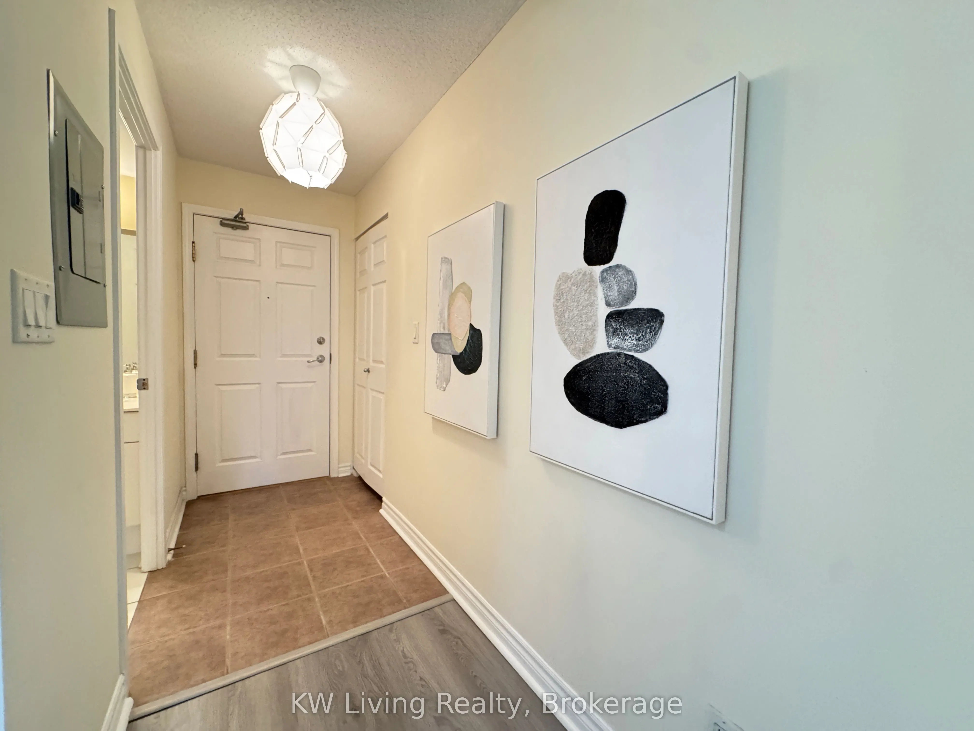 19 Barberry Place #204