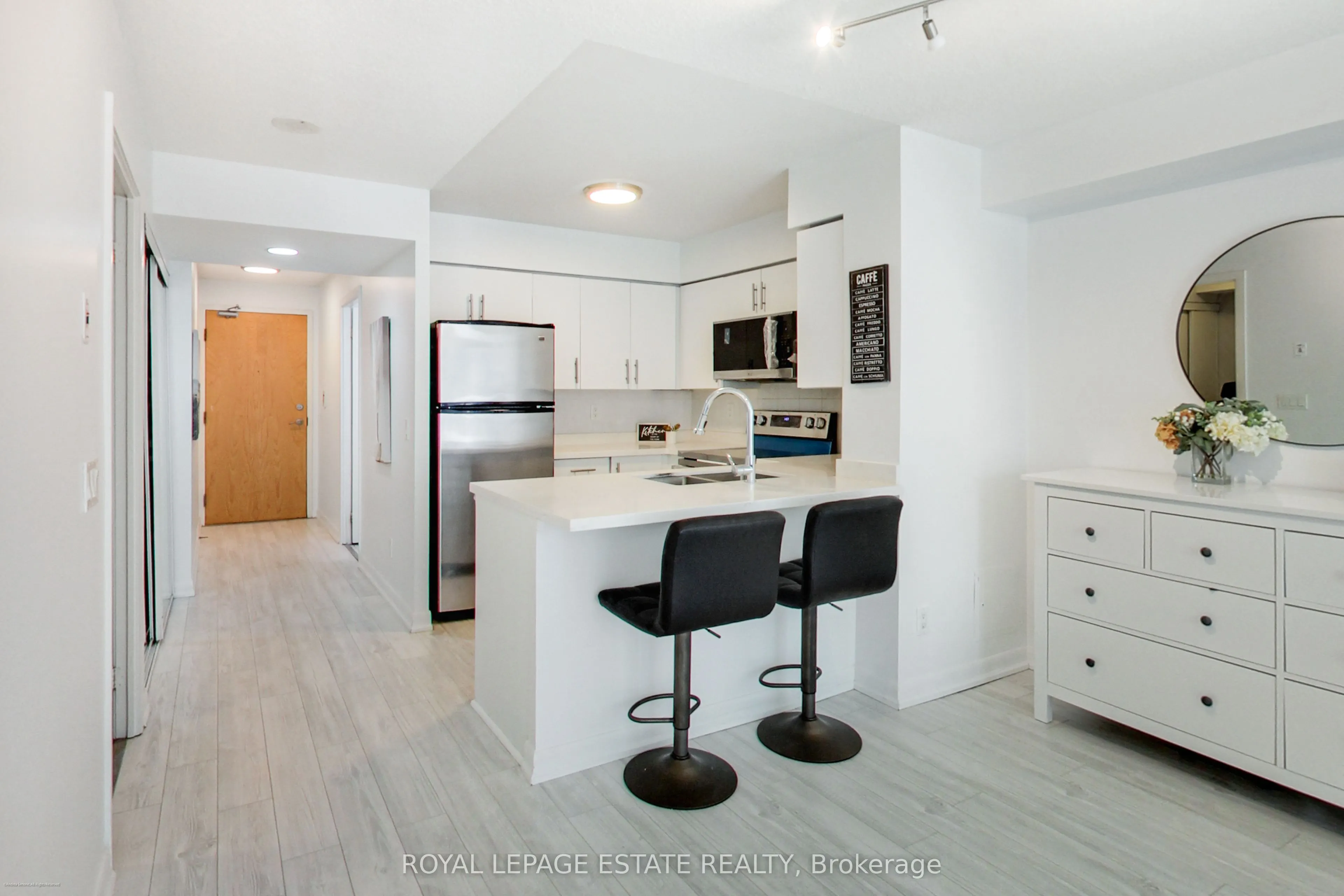4978 Yonge Street #808