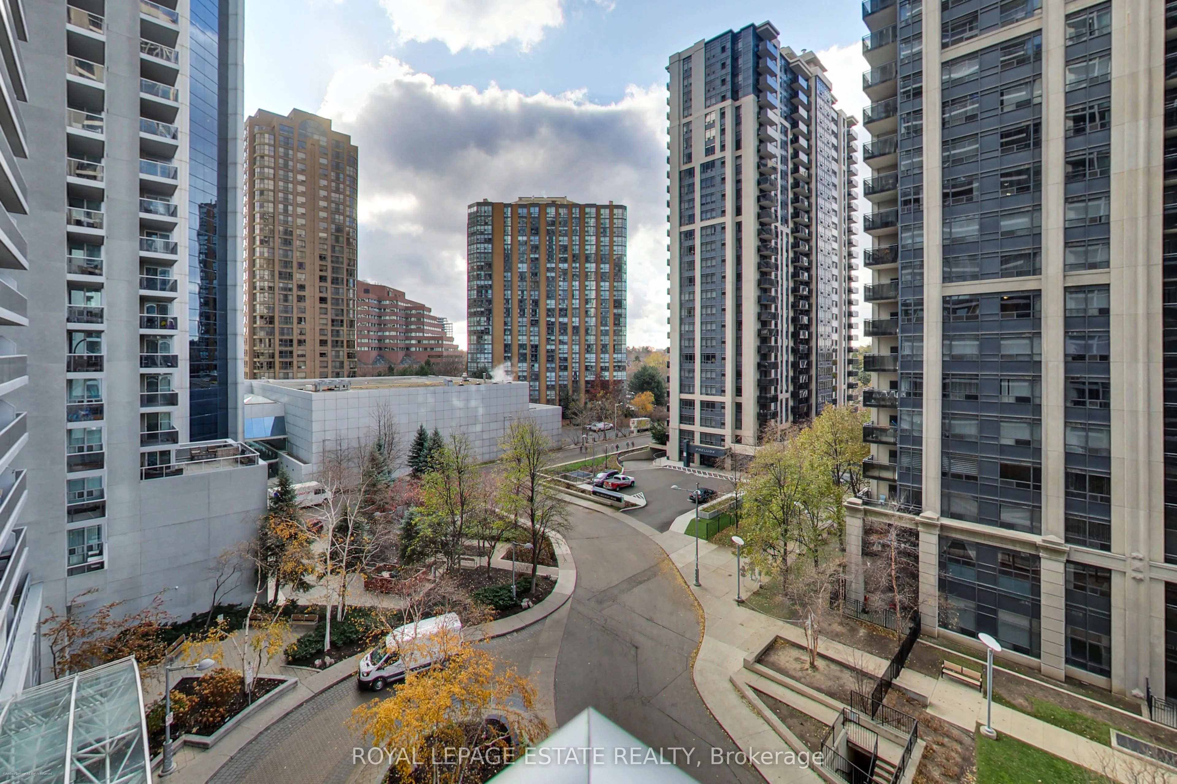 4978 Yonge Street #808