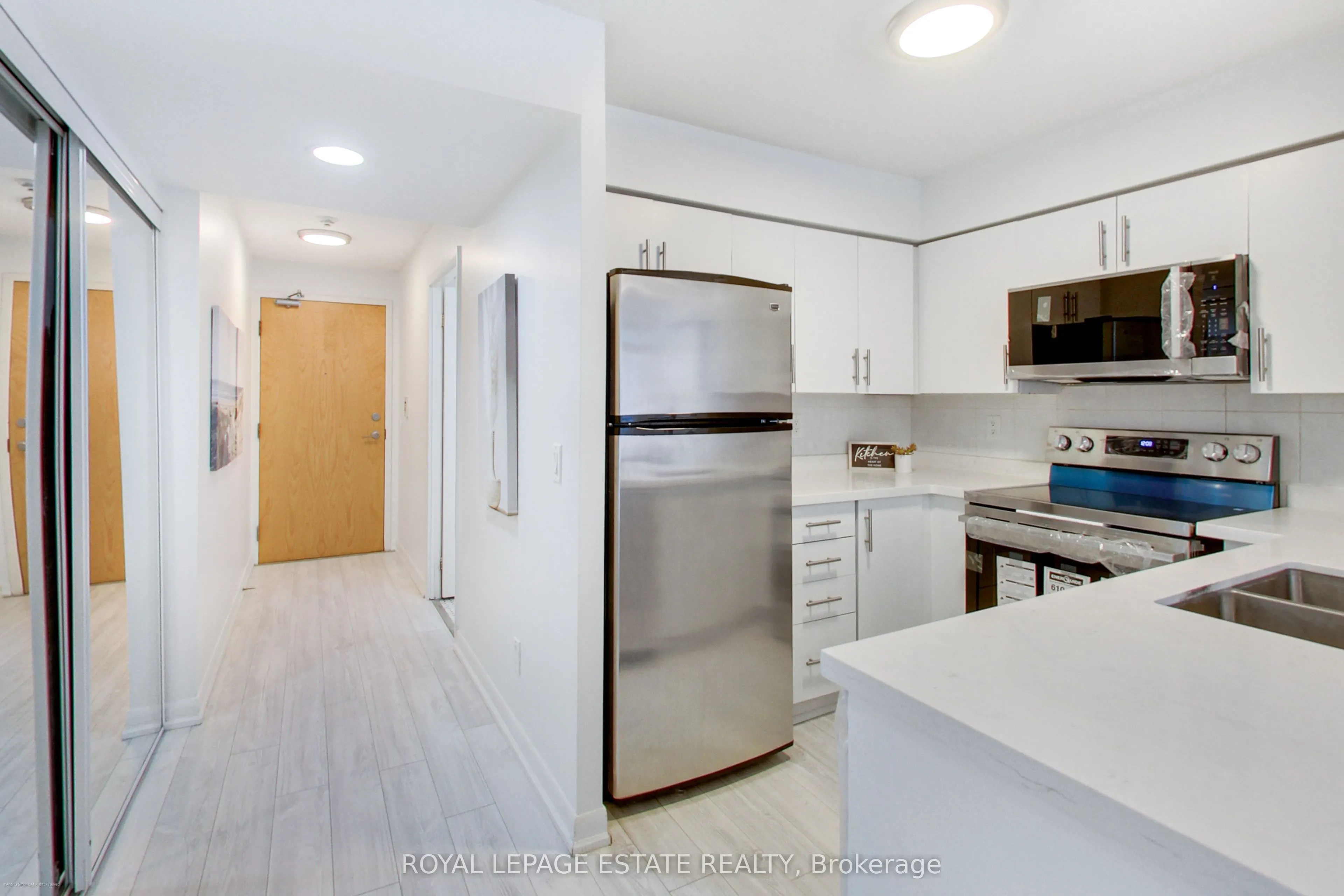 4978 Yonge Street #808
