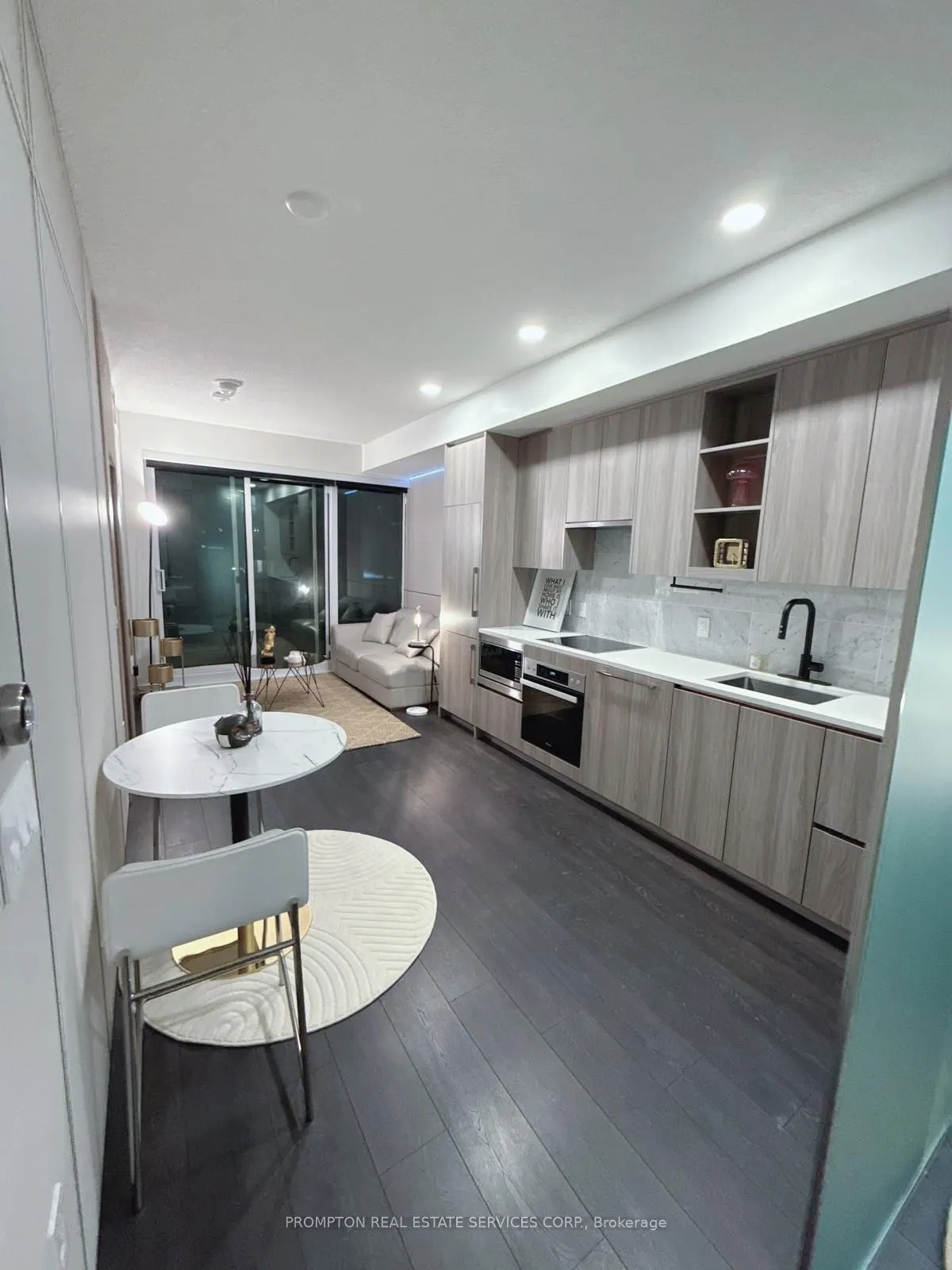 85 McMahon Drive #907