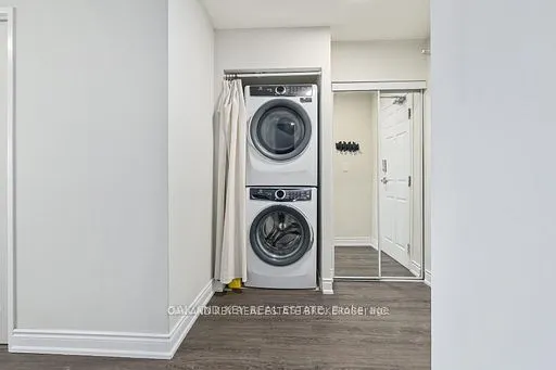 245 Davisville Avenue #613
