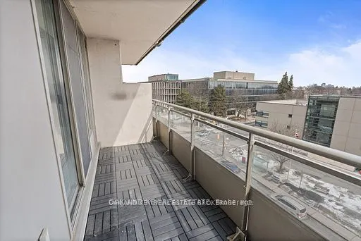 245 Davisville Avenue #613