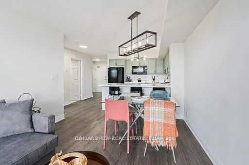 245 Davisville Avenue #613