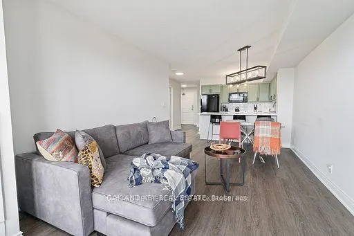 245 Davisville Avenue #613