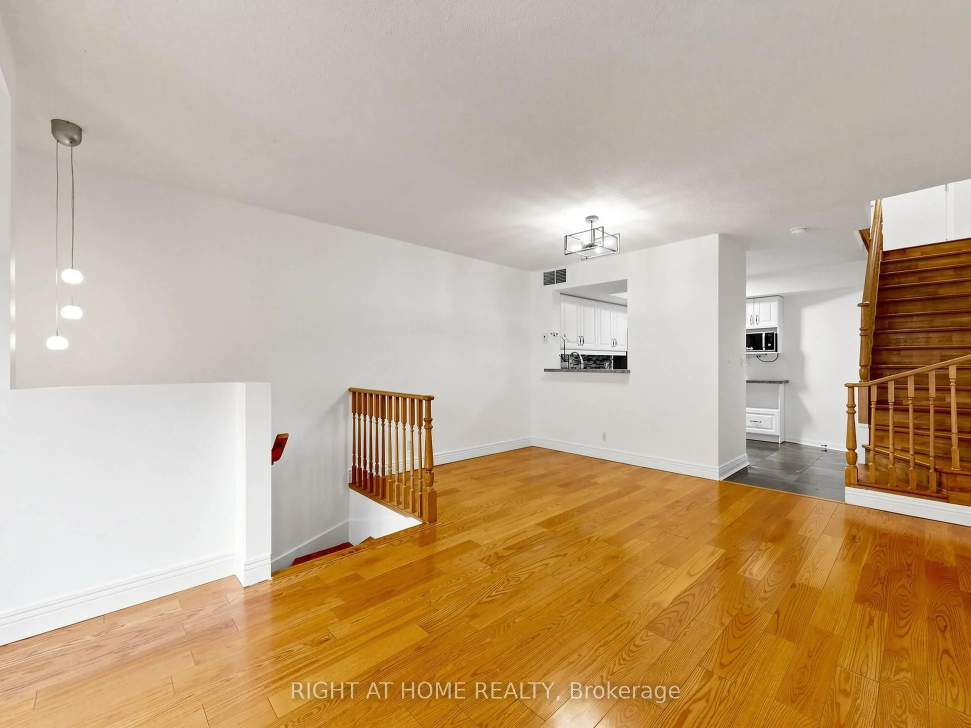 28 Sommerset Way #1520