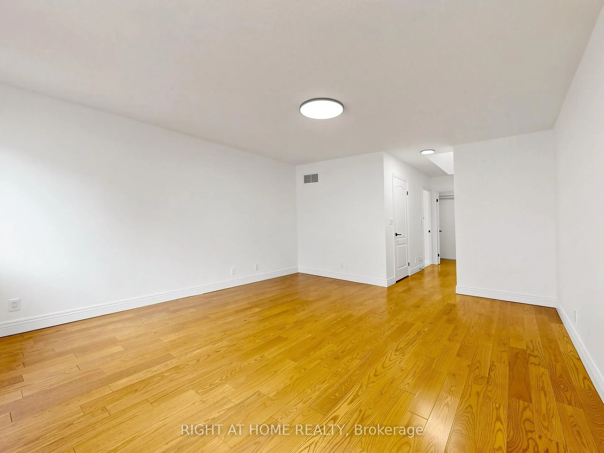 28 Sommerset Way #1520