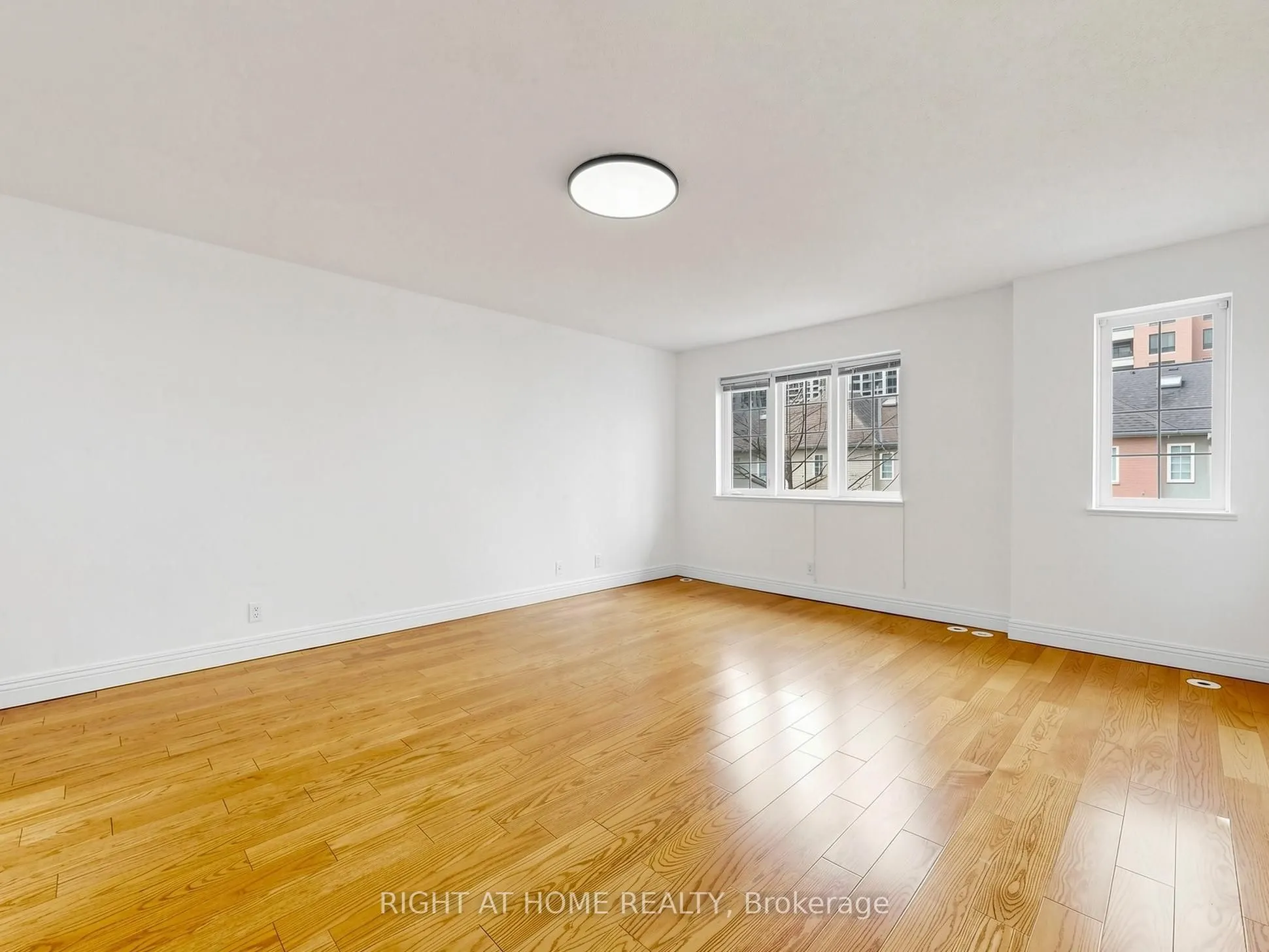 28 Sommerset Way #1520