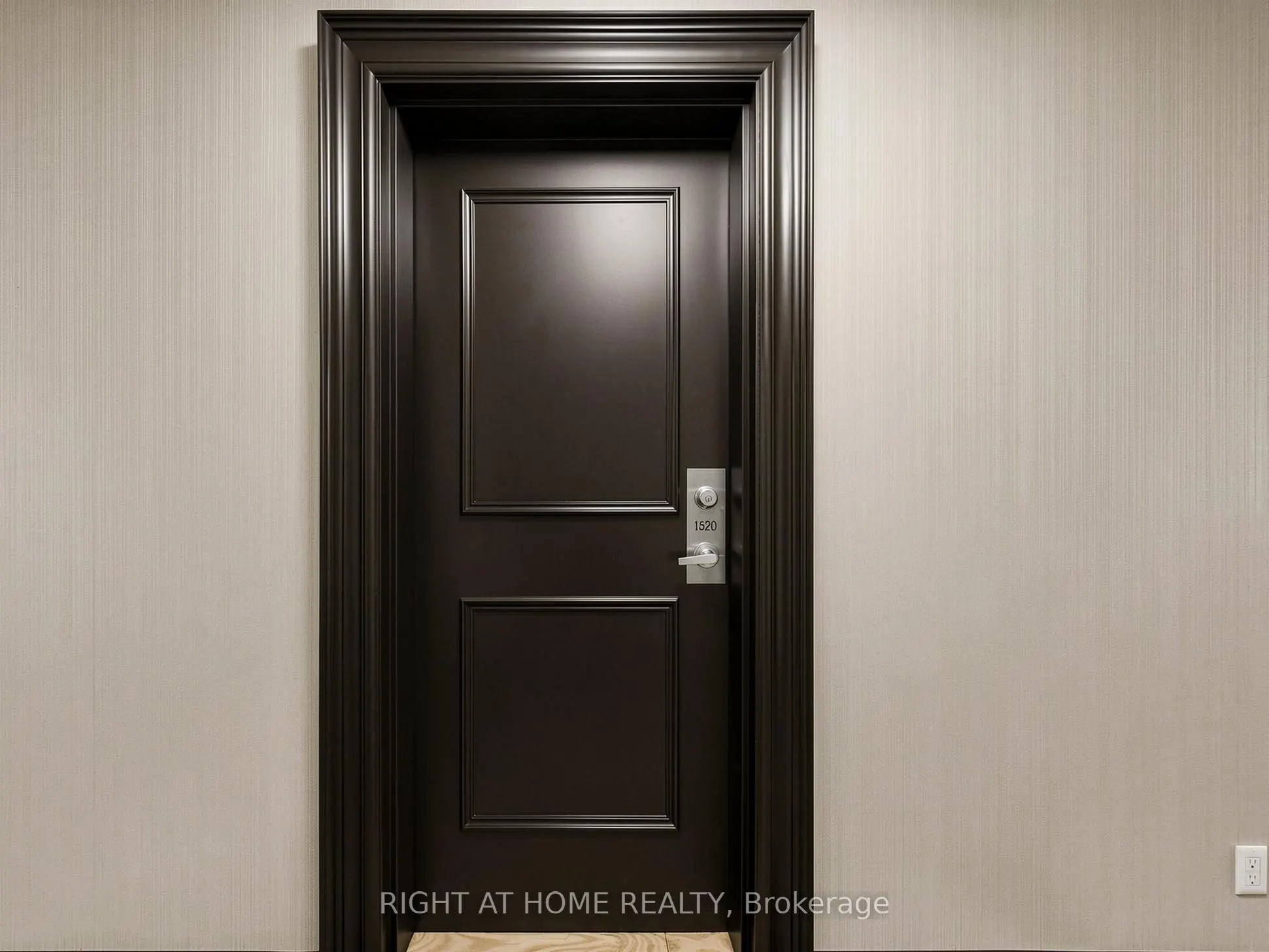 28 Sommerset Way #1520