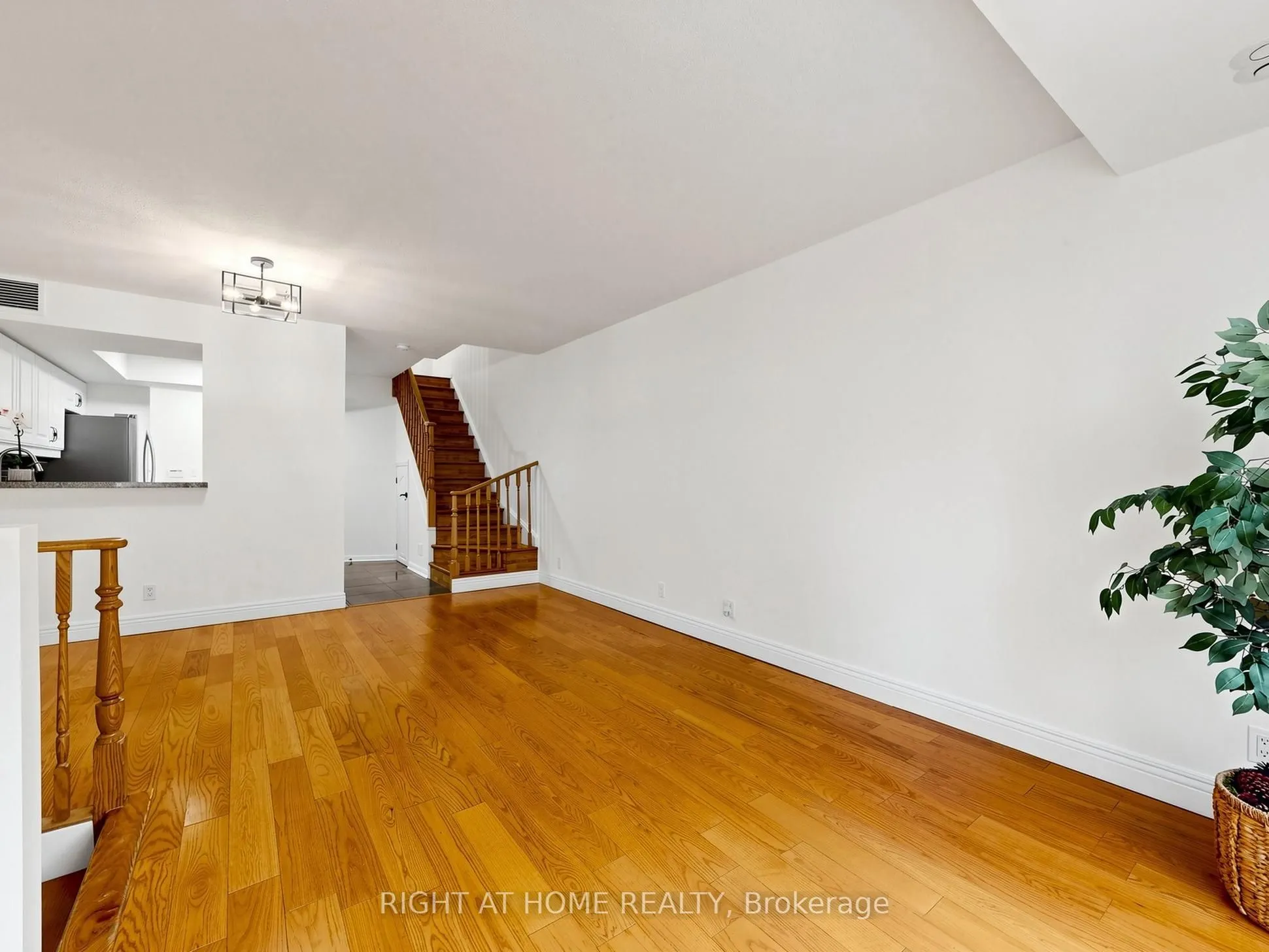28 Sommerset Way #1520