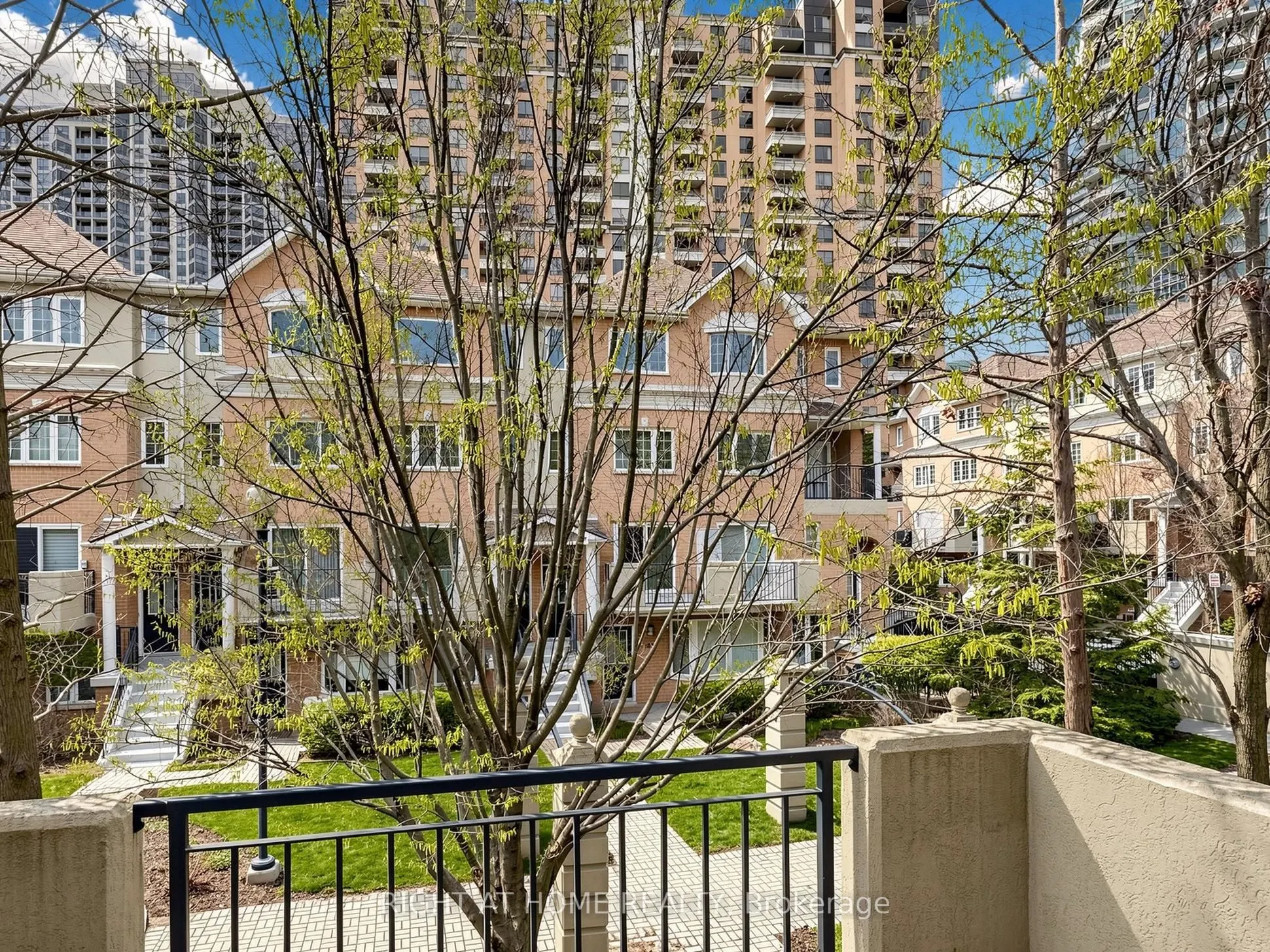 28 Sommerset Way #1520