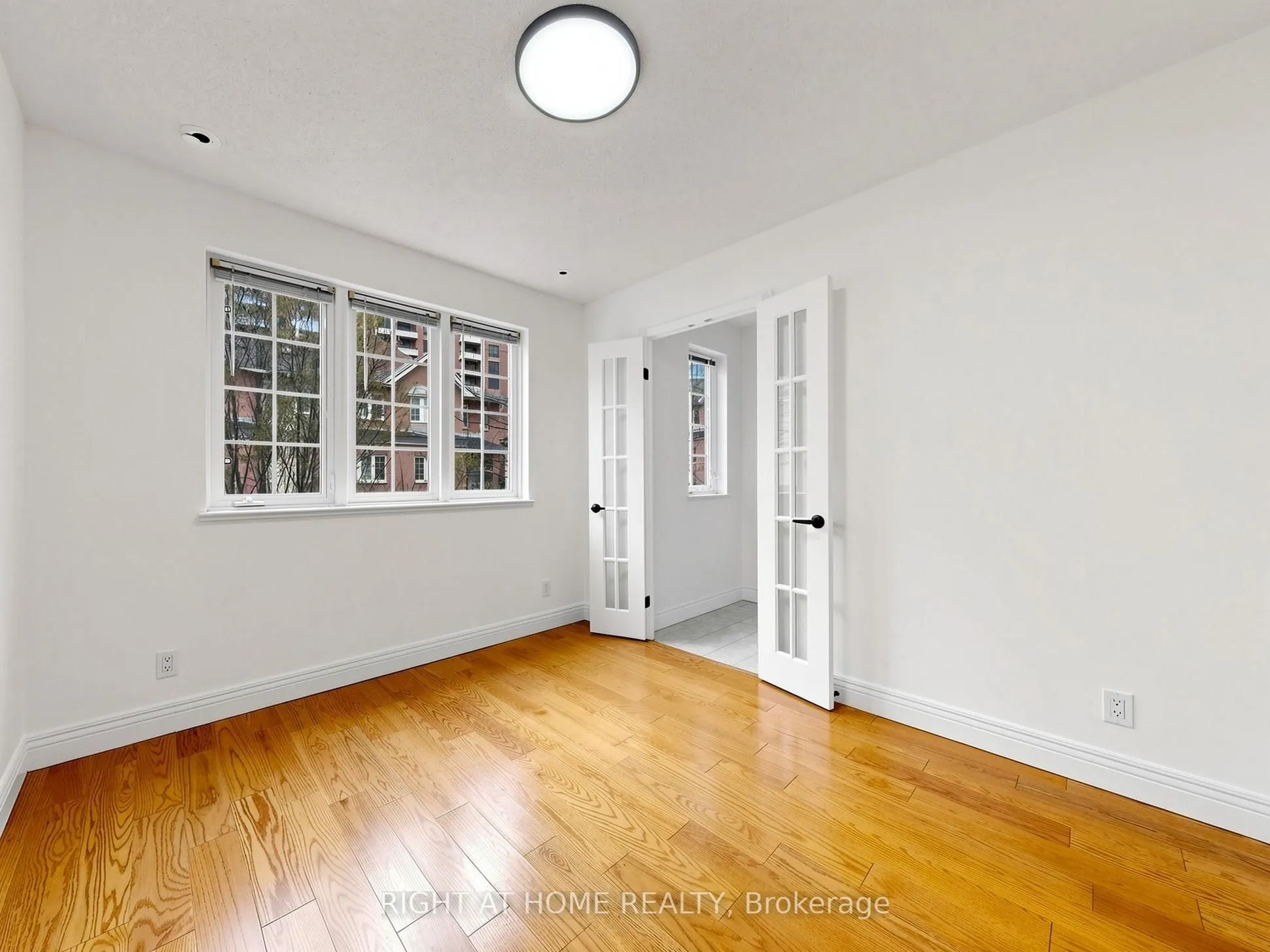 28 Sommerset Way #1520
