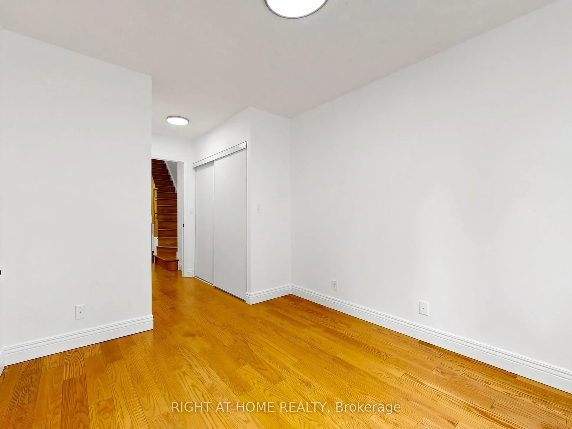 28 Sommerset Way #1520