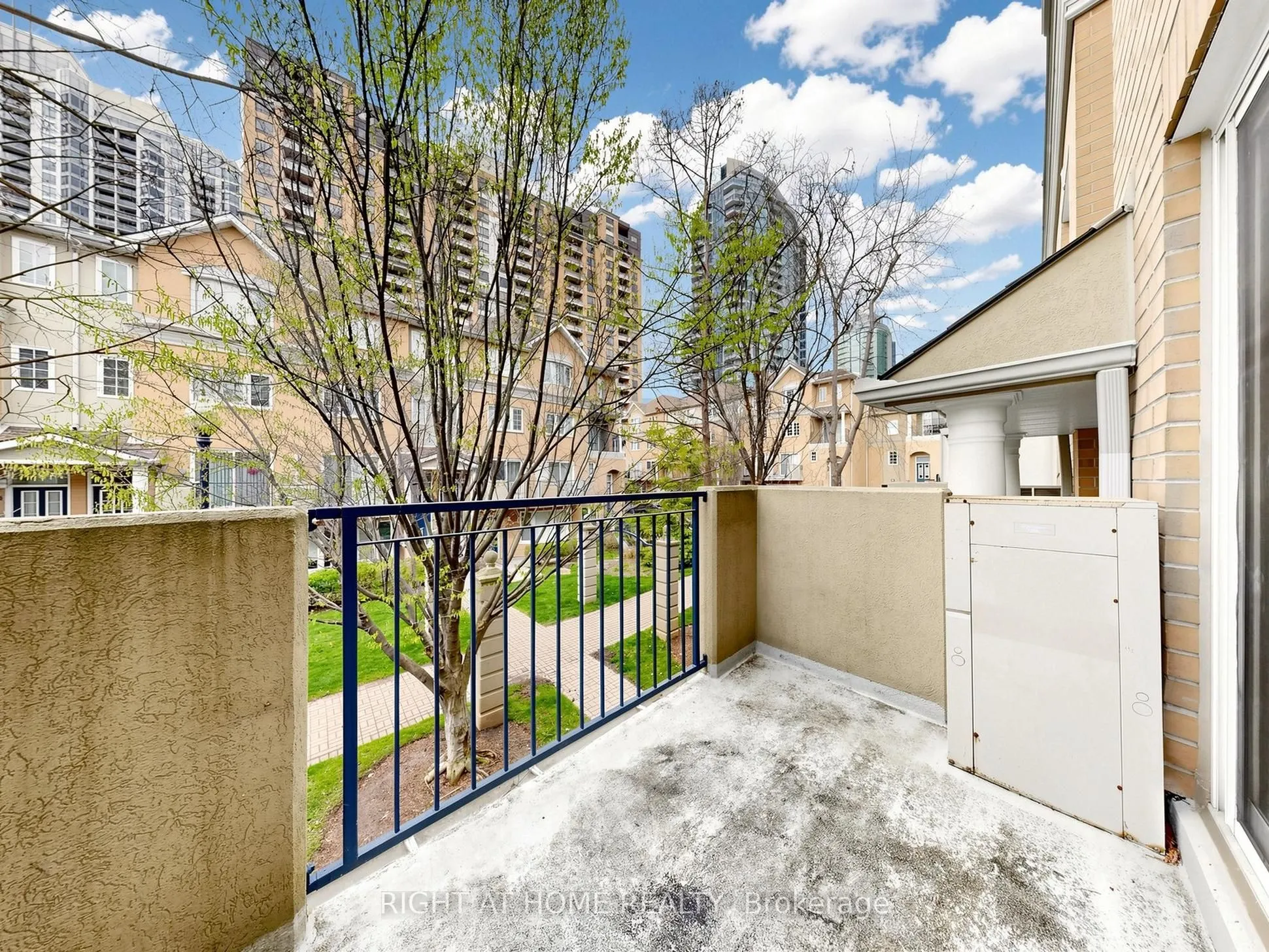 28 Sommerset Way #1520