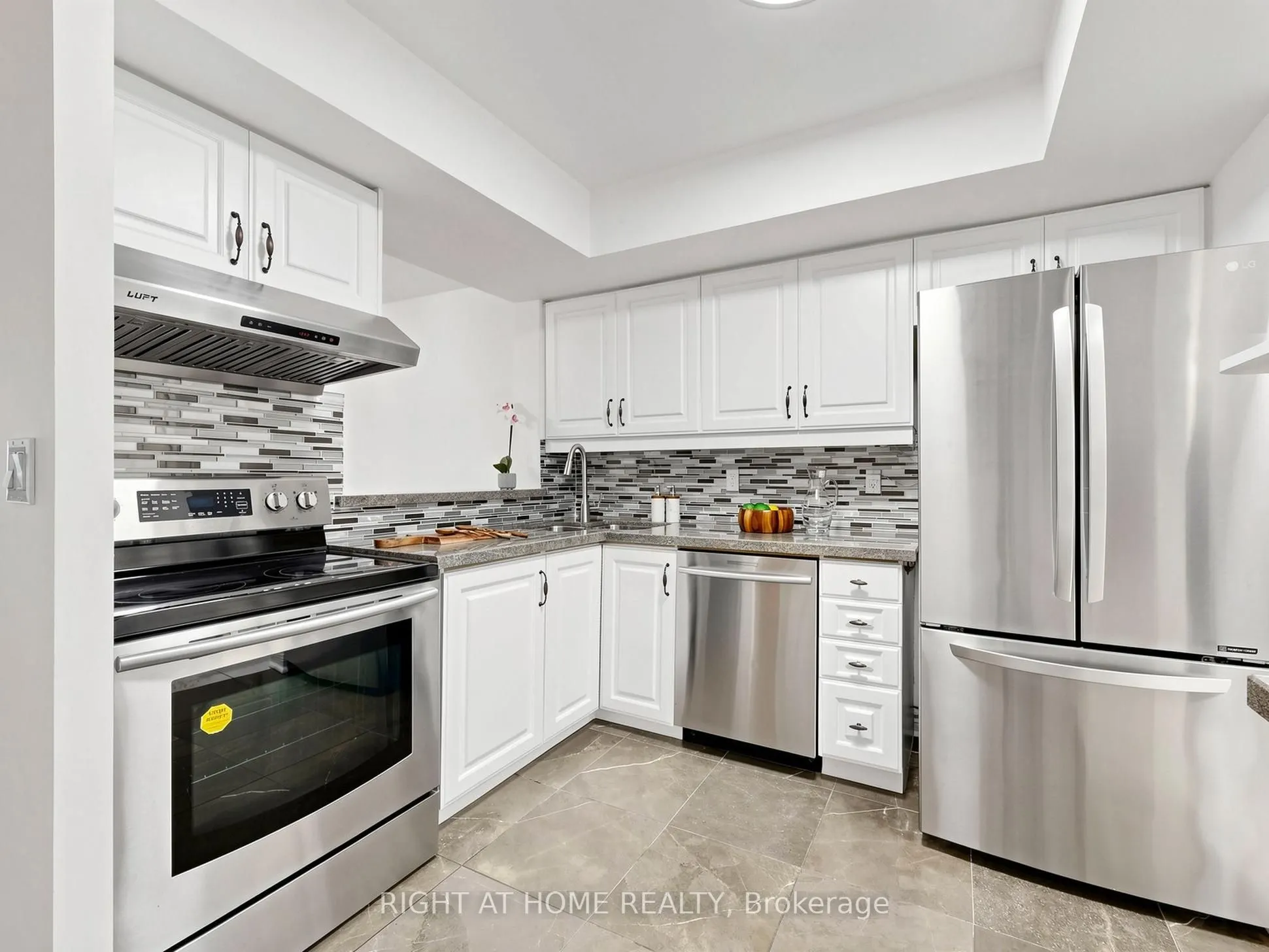 28 Sommerset Way #1520
