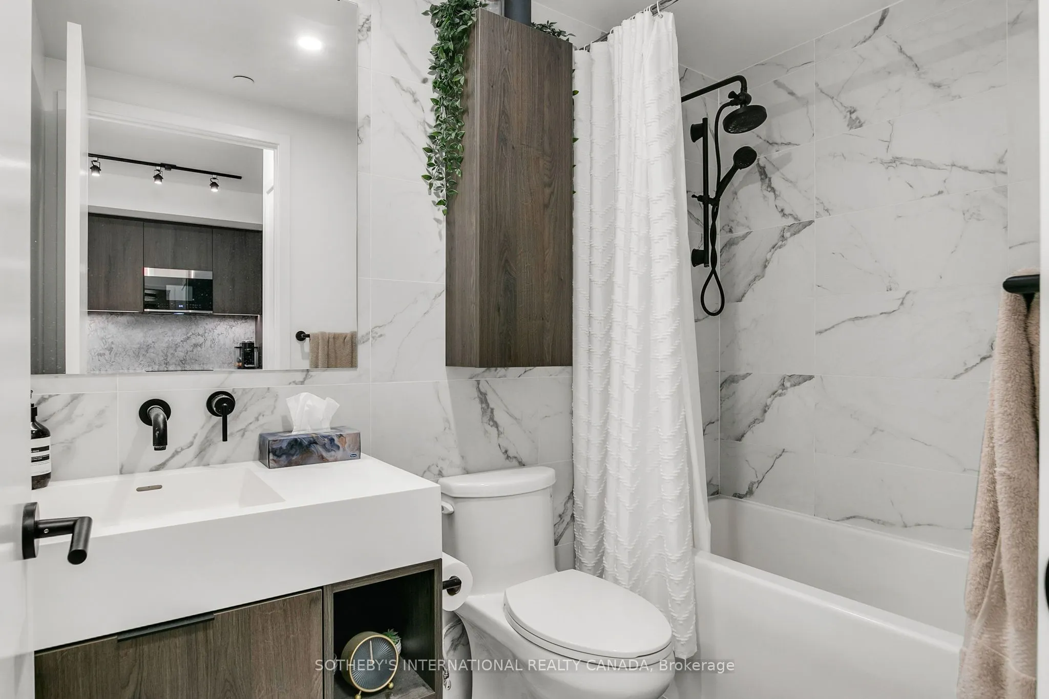 108 Peter Street #611