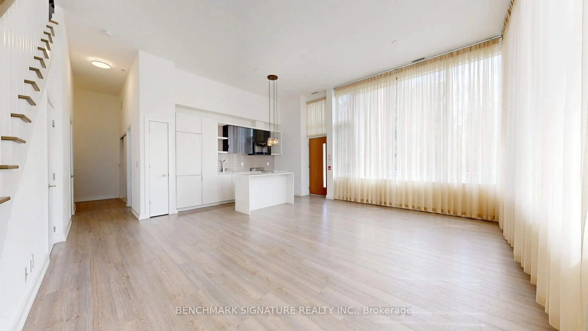 6 Parkwood Avenue #Th106