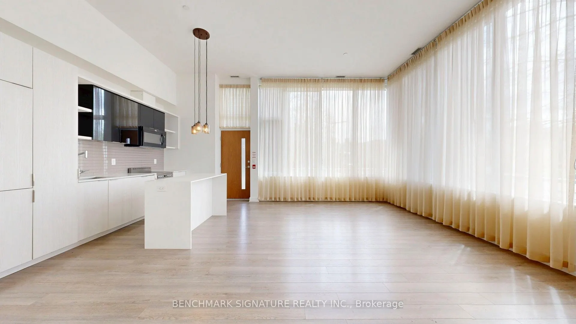 6 Parkwood Avenue #Th106