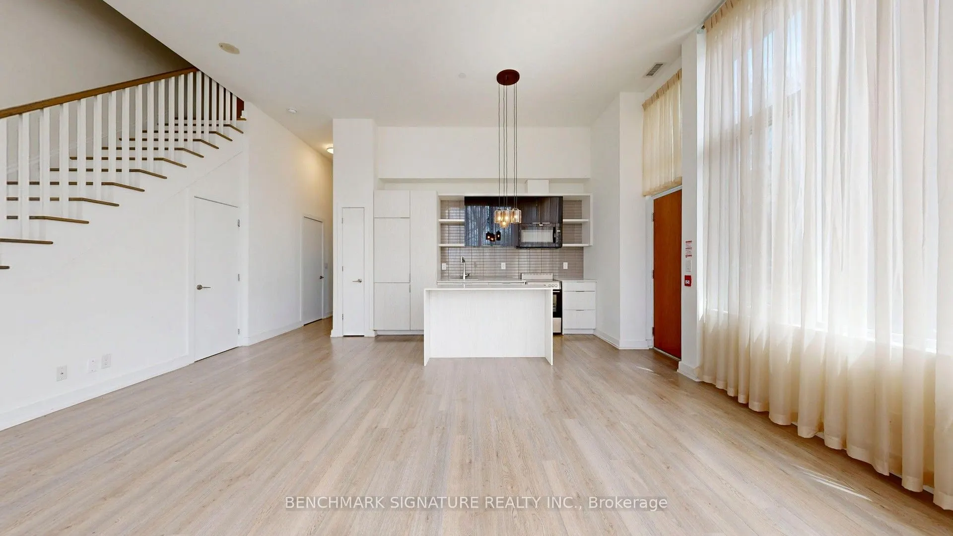6 Parkwood Avenue #Th106