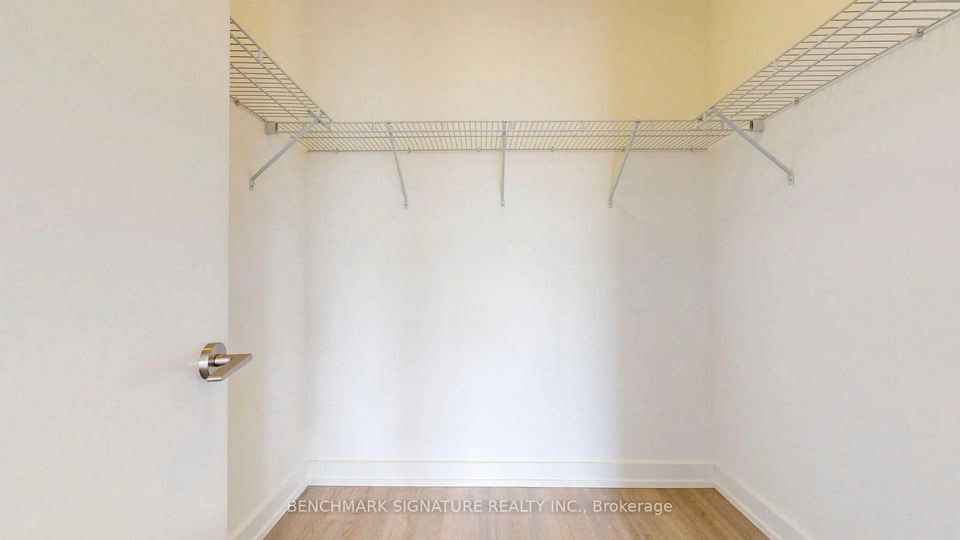 6 Parkwood Avenue #Th106