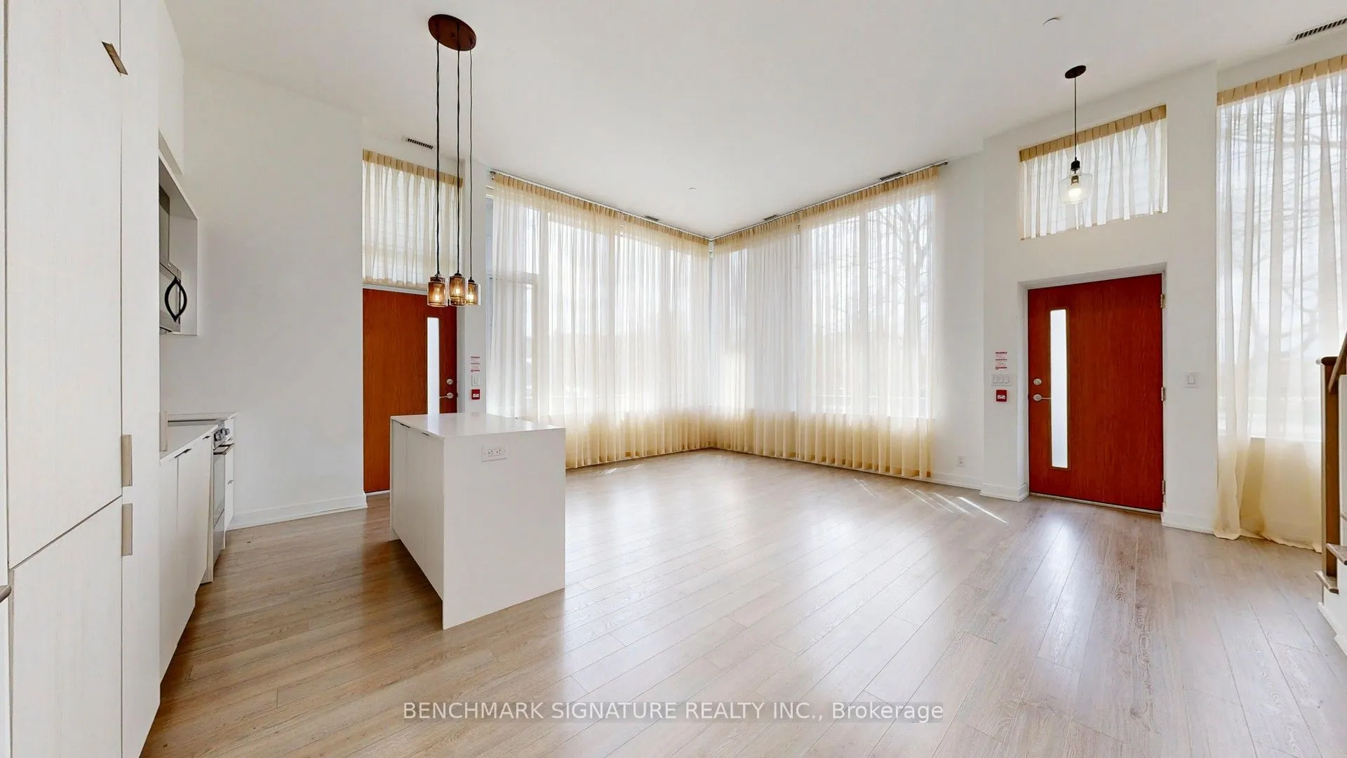 6 Parkwood Avenue #Th106