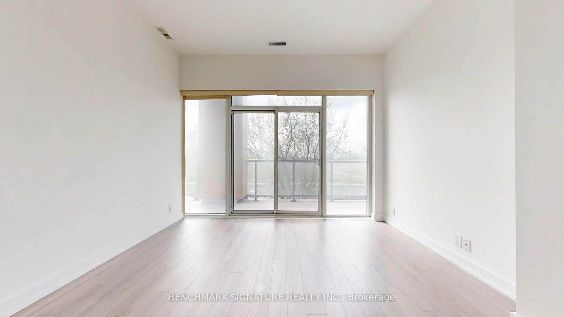 6 Parkwood Avenue #Th106